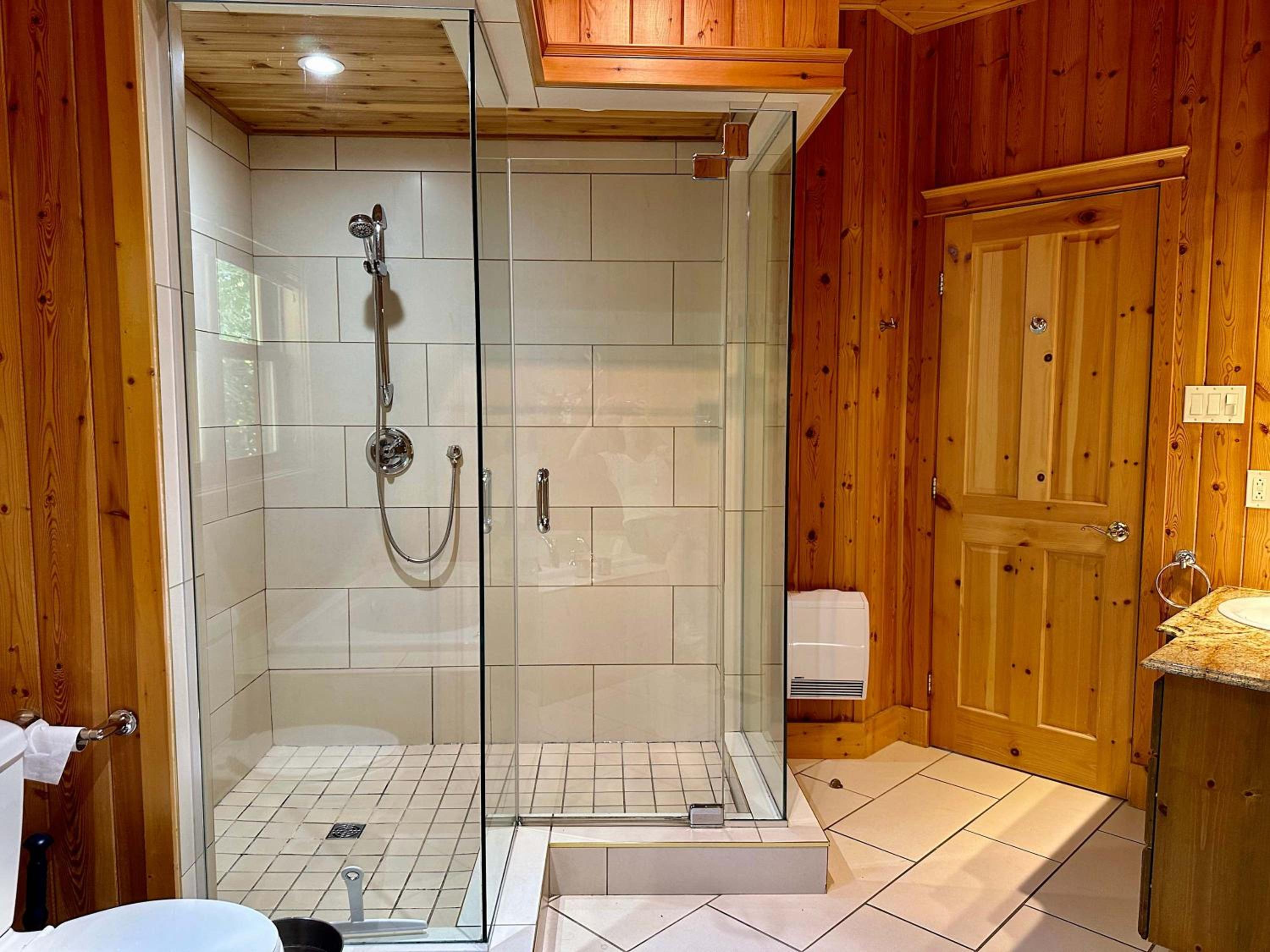 Blue Moose Private pool spa sauna lake access