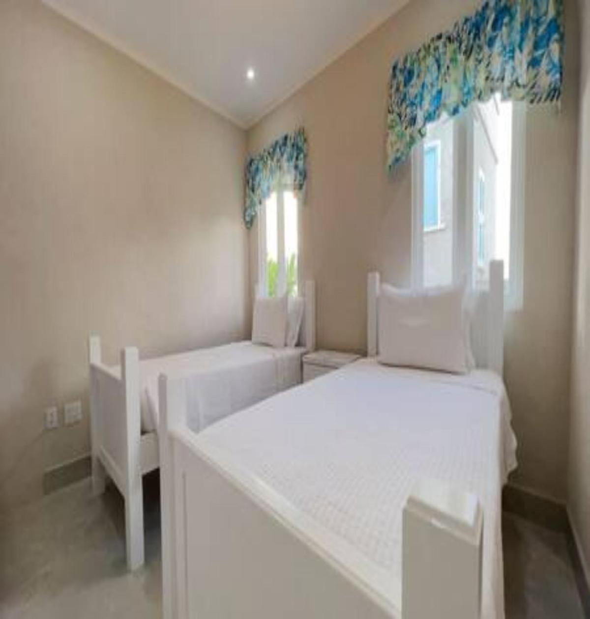 Villa Francoise - 4 bedroom beachfront w pool