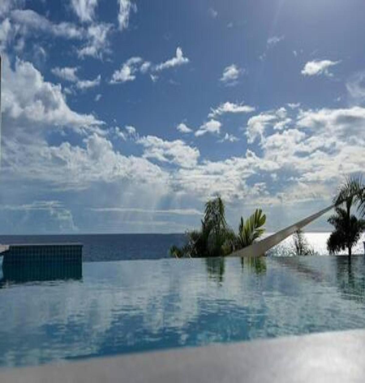 Villa Francoise - 4 bedroom beachfront w pool
