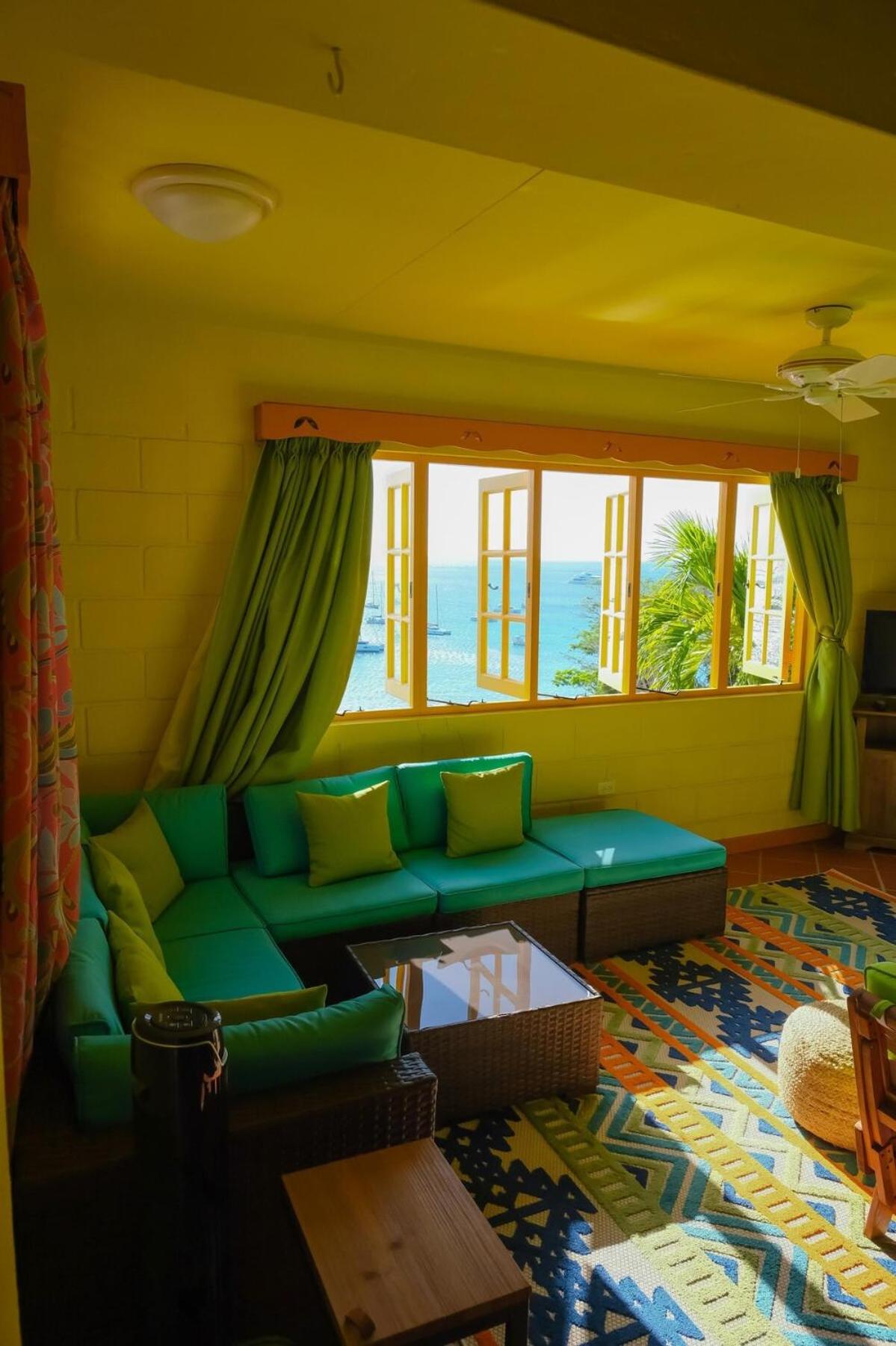 Turtle Point Bequia - 4 BR Villa wstaff view 4
