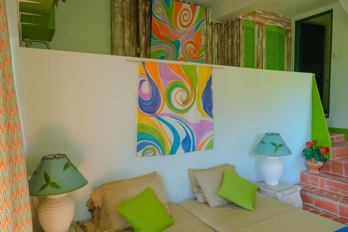 Turtle Point Bequia - 4 BR Villa wstaff view 5