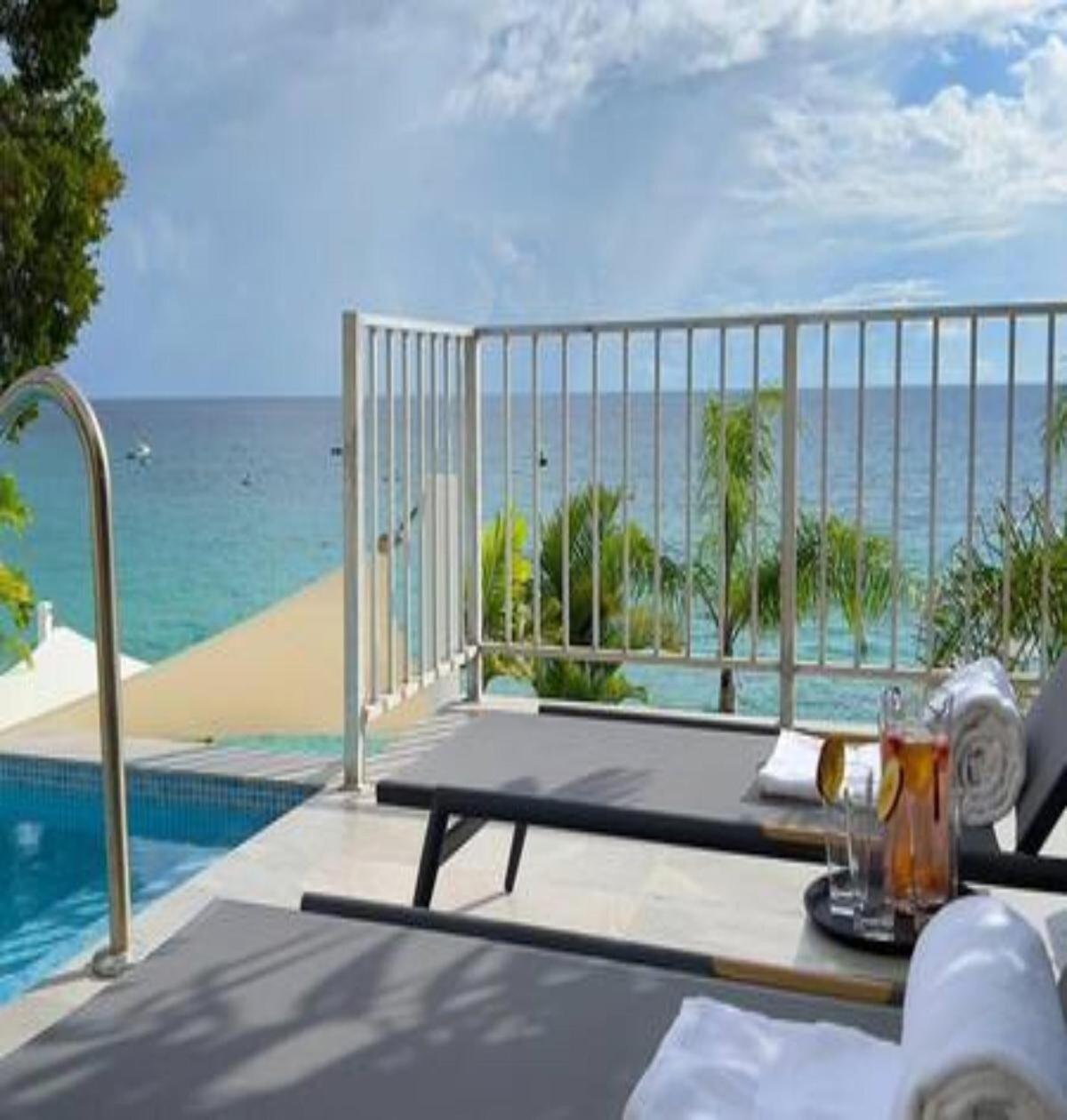 Villa Francoise - 4 bedroom beachfront w pool