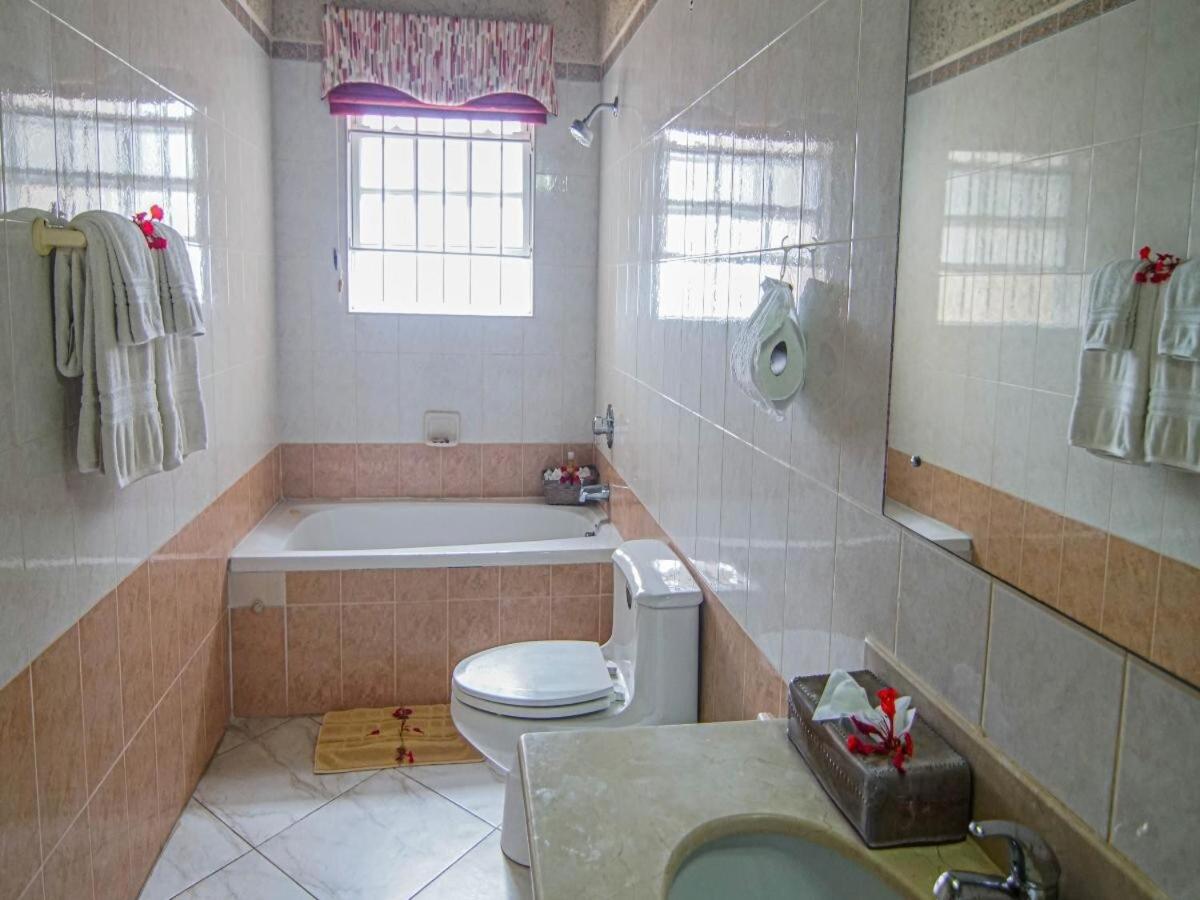 Sea Cruise Barbados - 5 BR villa w Staff