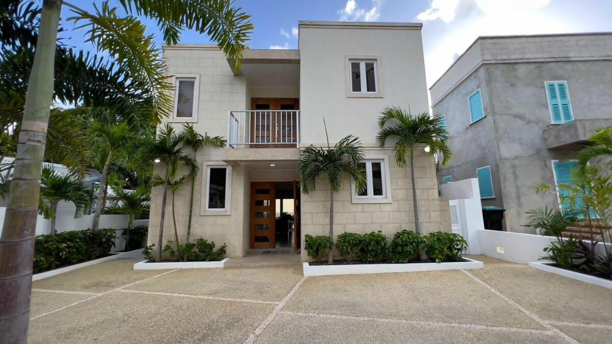Villa Francoise - 4 bedroom beachfront w pool