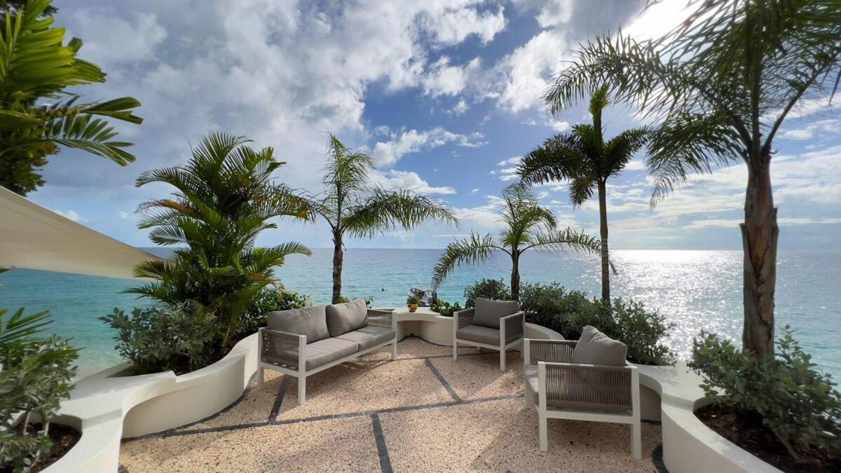 Villa Francoise - 4 bedroom beachfront w pool