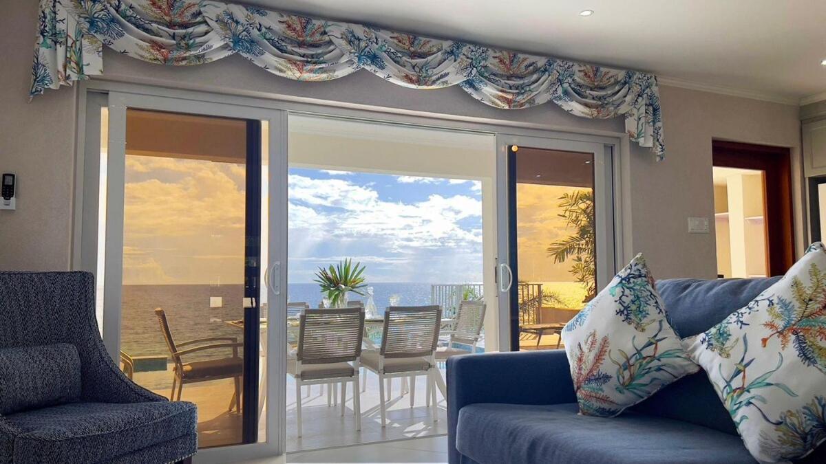 Villa Francoise - 4 bedroom beachfront w pool