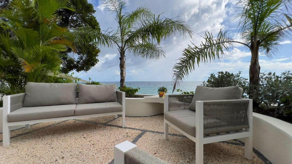 Villa Francoise - 4 bedroom beachfront w pool