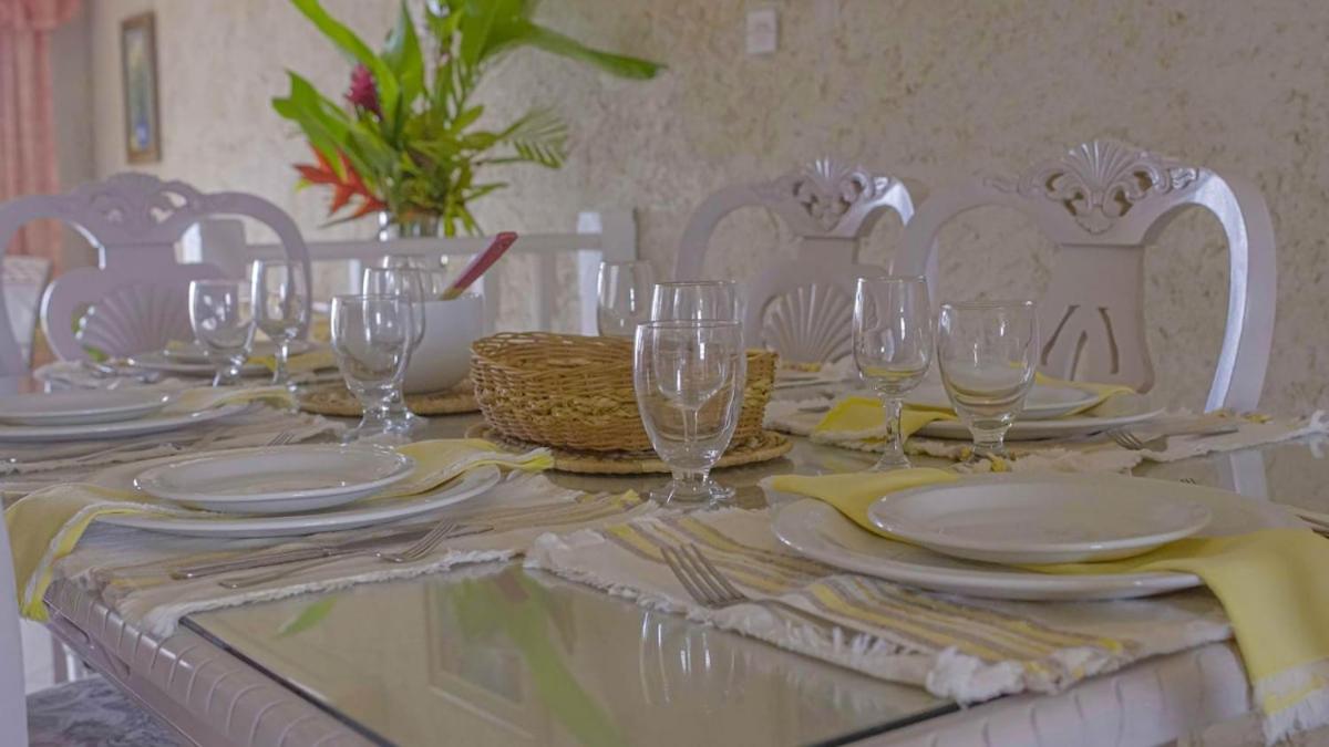 Sea Bliss Barbados ·-3 BR Villa w staff