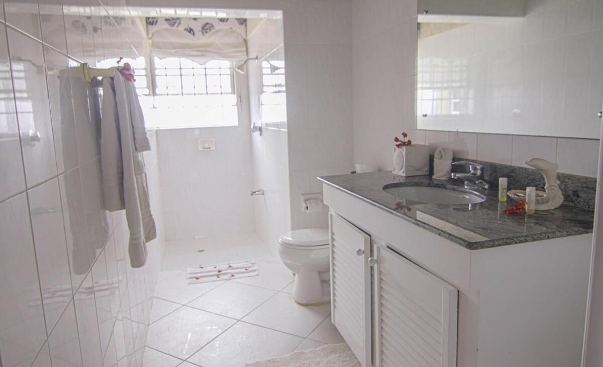 Sea Bliss Barbados ·-3 BR Villa w staff