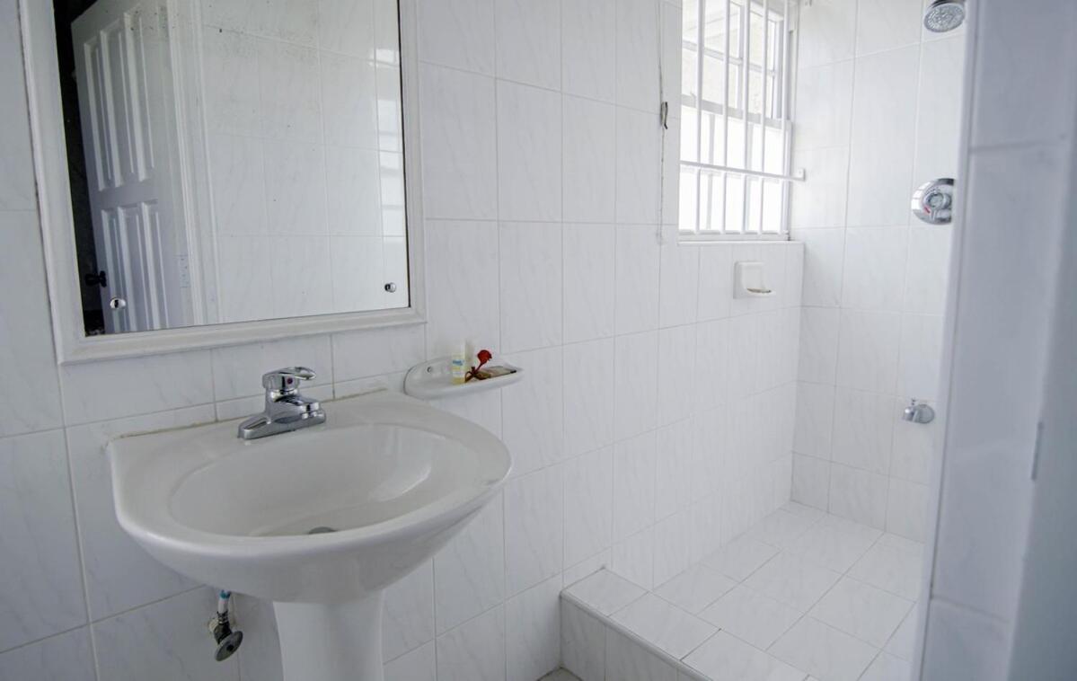 Sea Bliss Barbados ·-3 BR Villa w staff