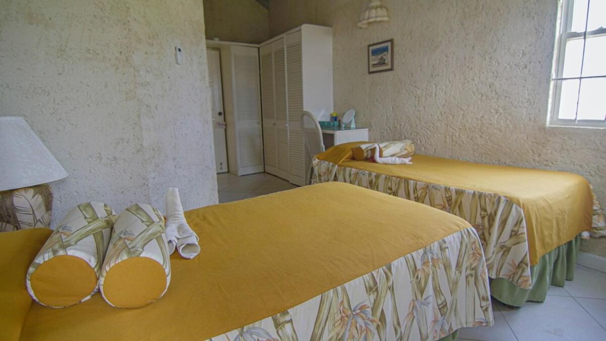 Sea Bliss Barbados ·-3 BR Villa w staff