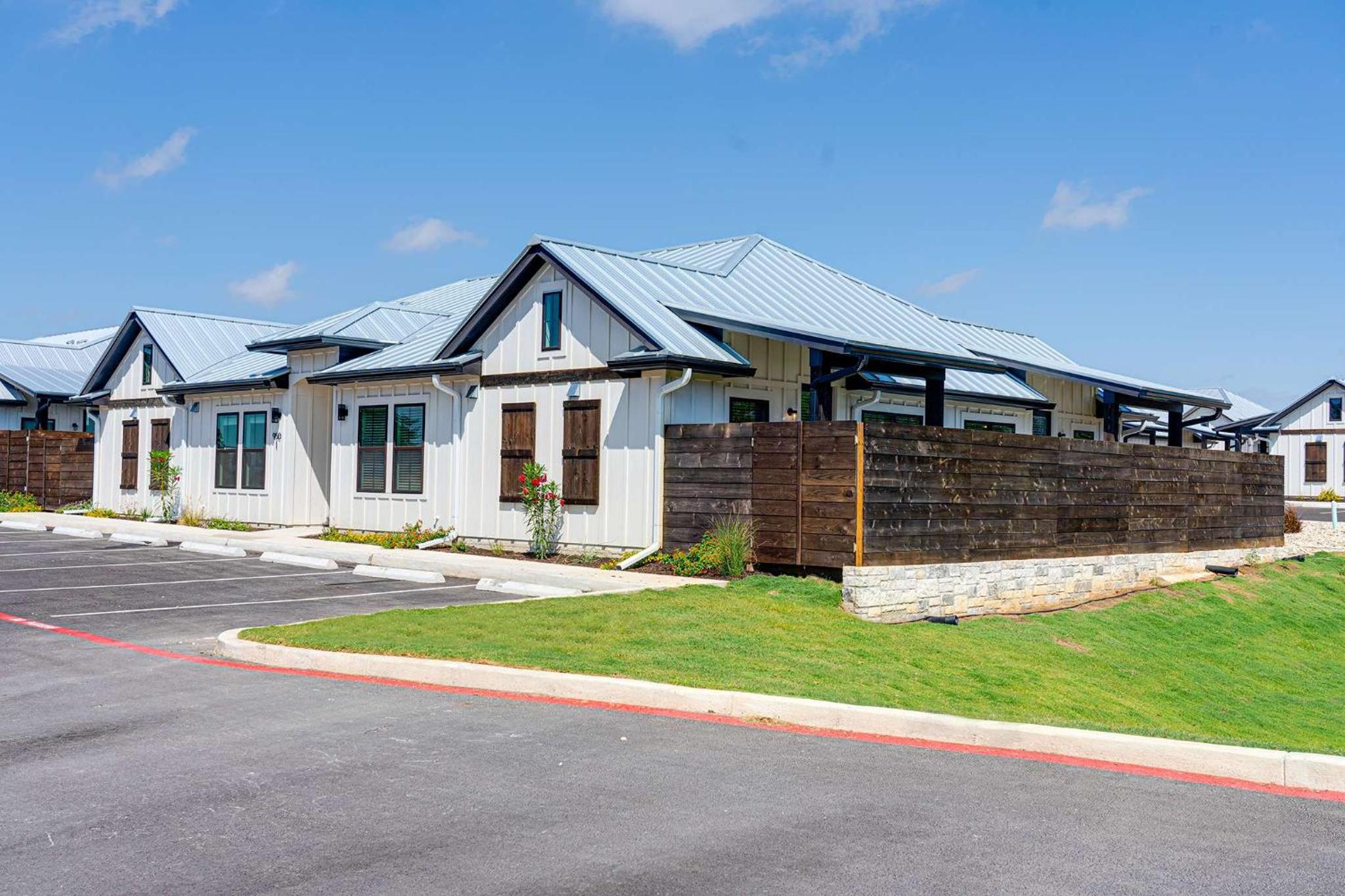 Eagle's Hangout - Hot Tub Close to 290 Wine Trail view 4