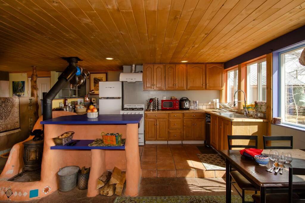 High Mountain Desert Earthship with Stunning Views