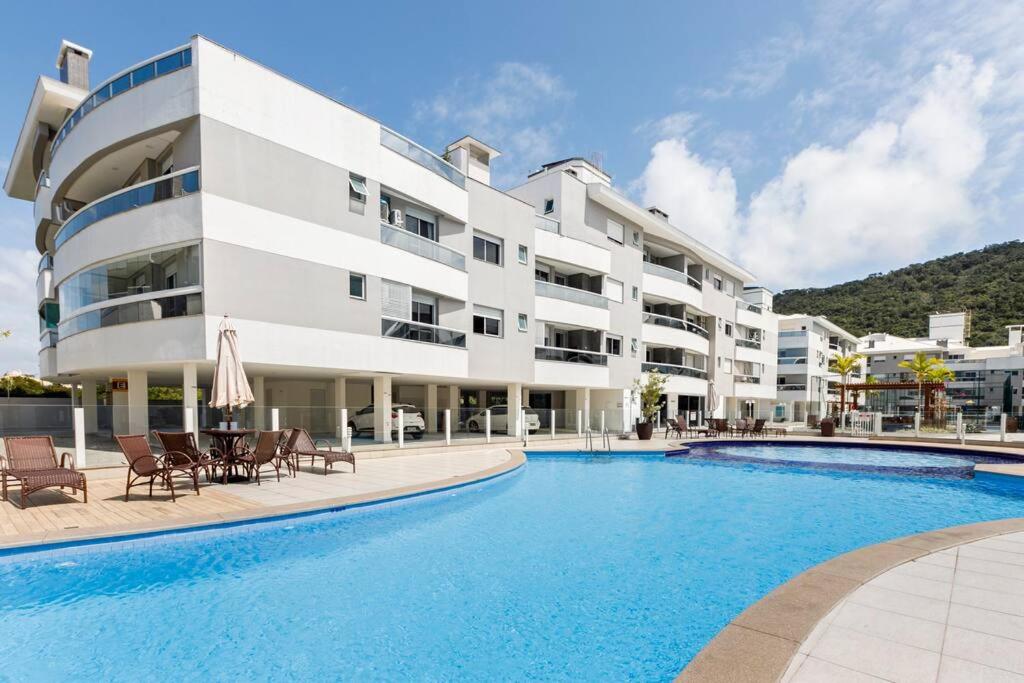 Privilegiada Cobertura frente para o mar com piscina privativa