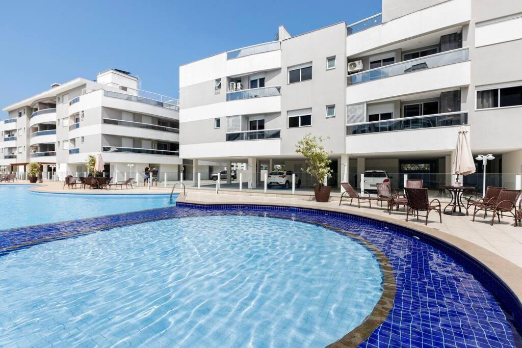 Privilegiada Cobertura frente para o mar com piscina privativa