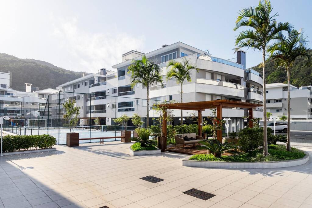 Privilegiada Cobertura frente para o mar com piscina privativa