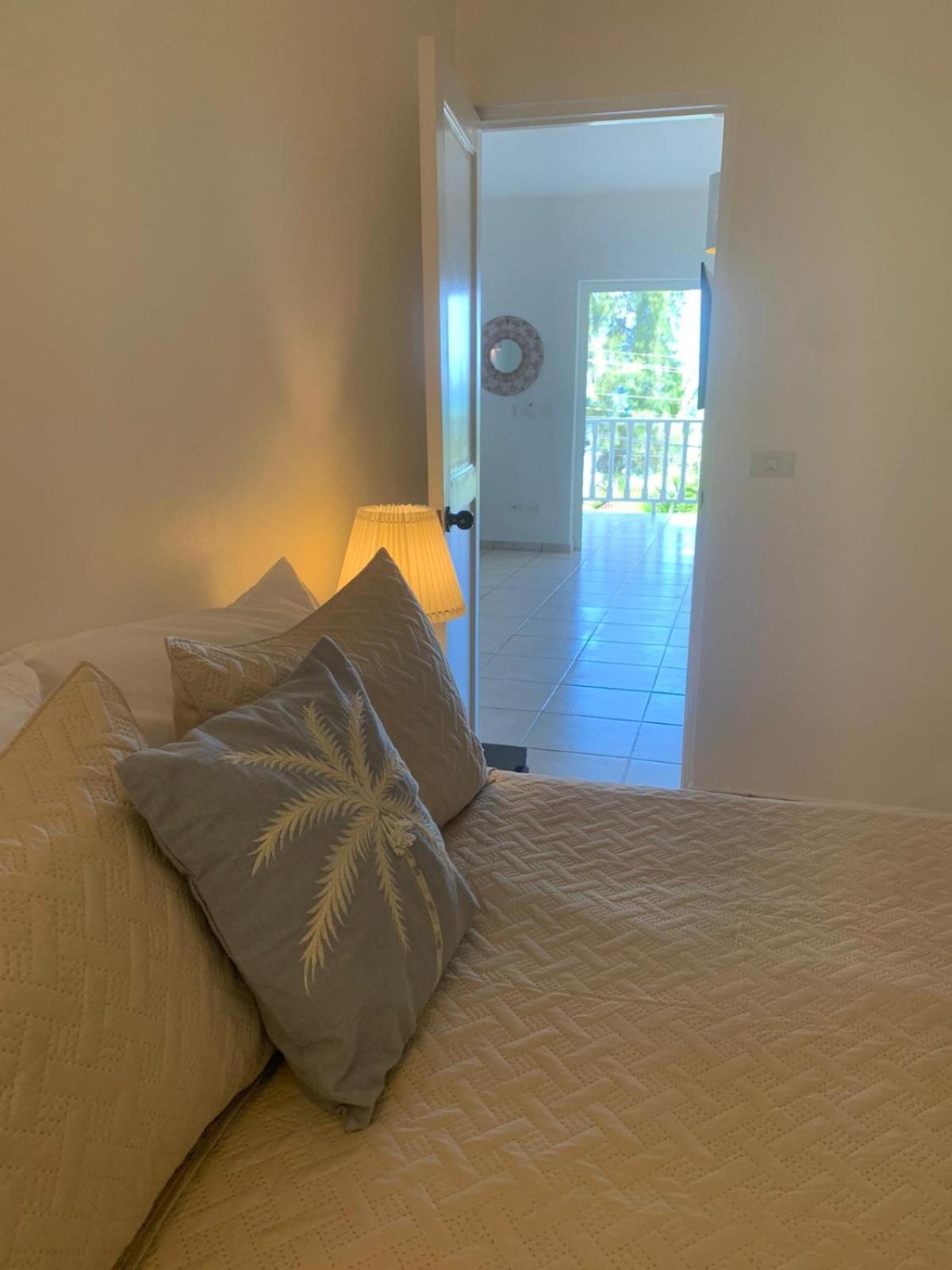 Beachfront Unit with Stunning Sunsets and Starlink Internet !