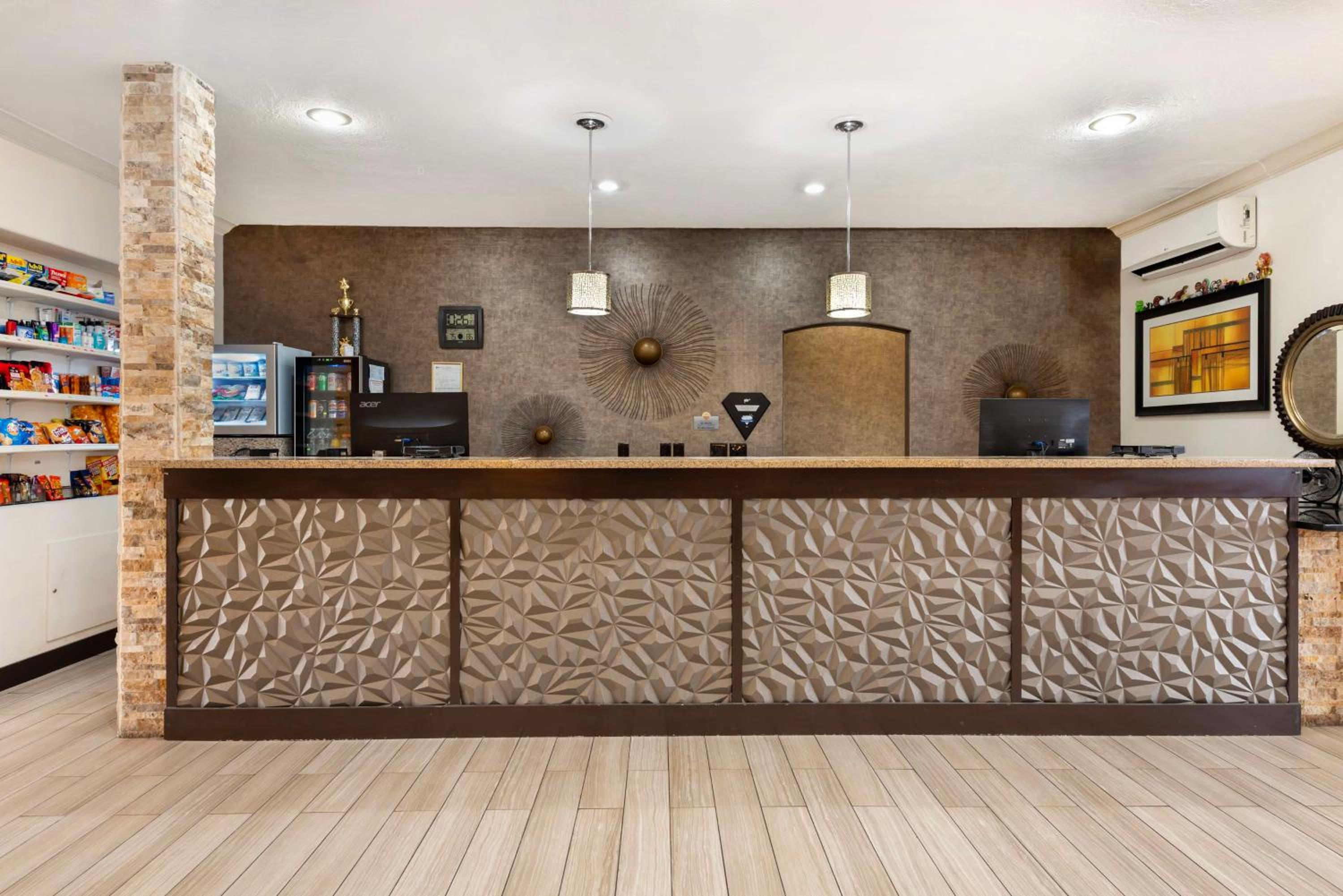 Best Western Plus Eagleridge Inn & Suites