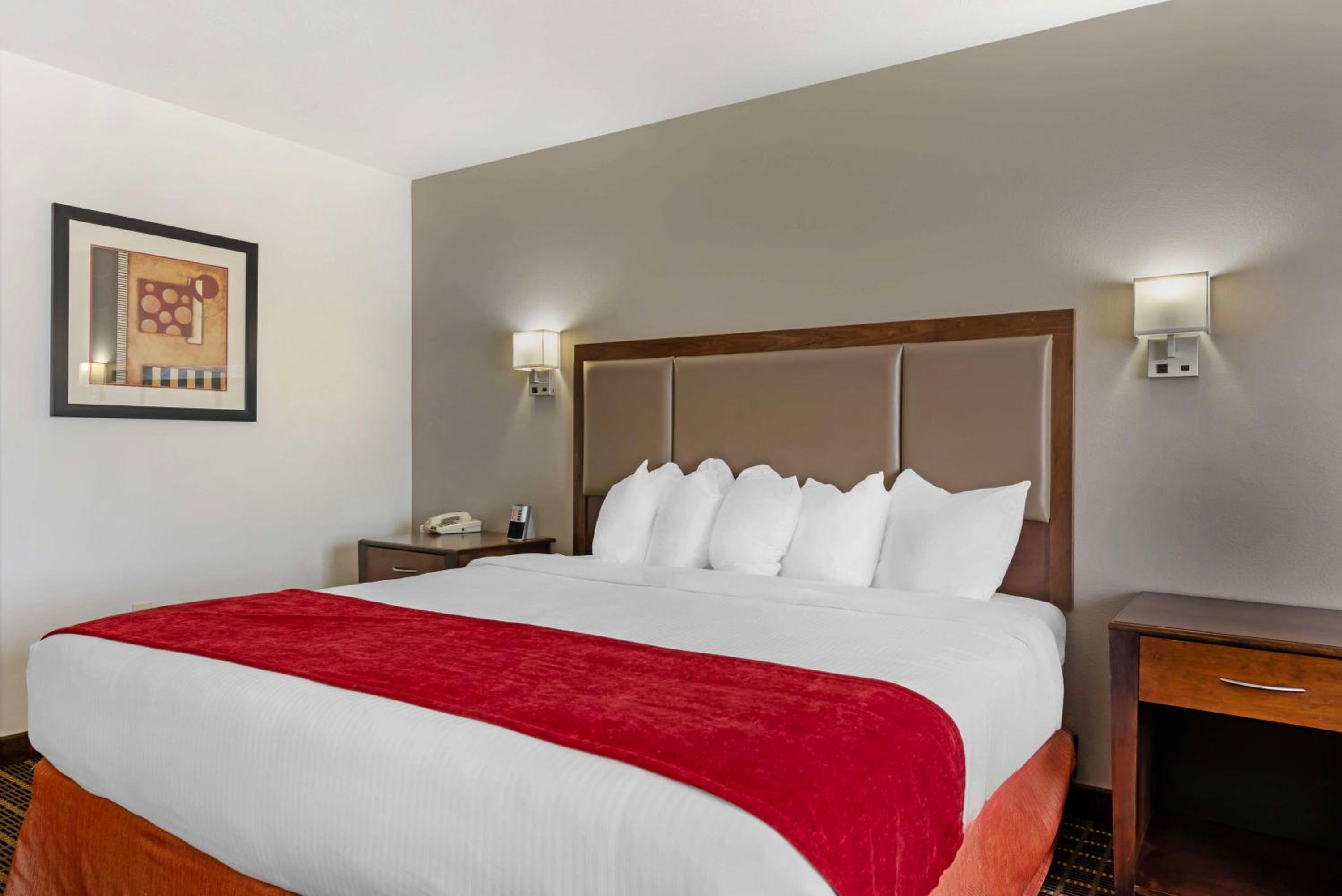 Best Western Plus Eagleridge Inn & Suites