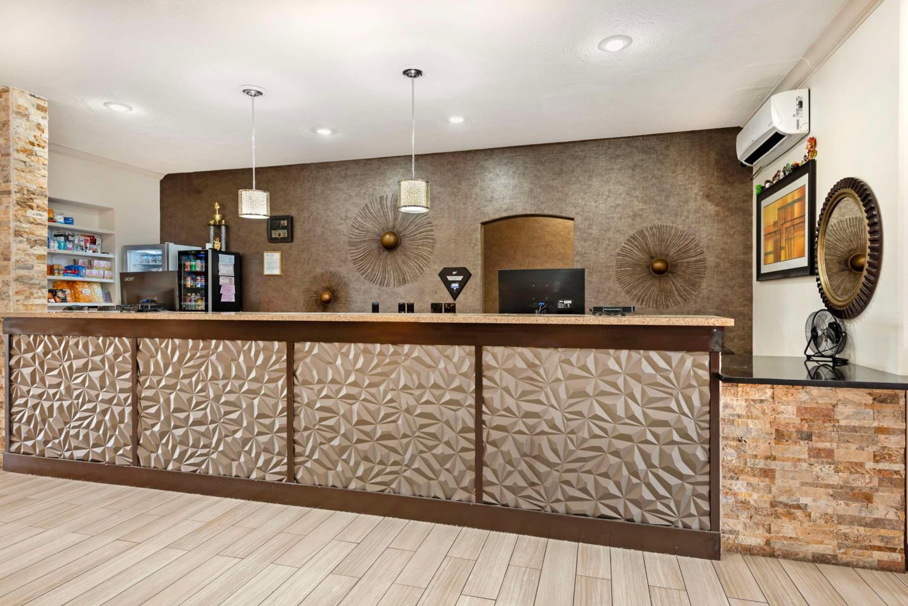 Best Western Plus Eagleridge Inn & Suites