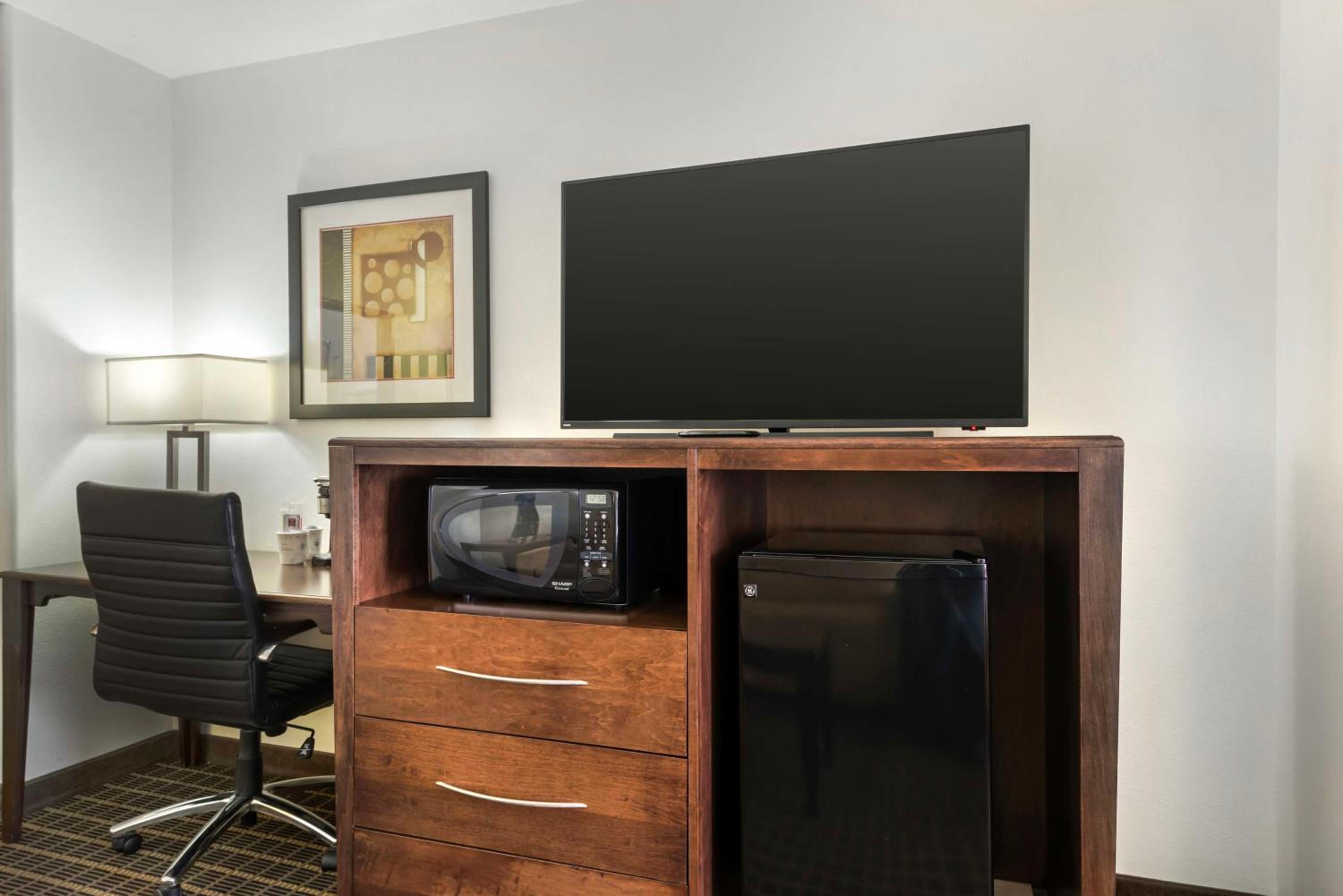 Best Western Plus Eagleridge Inn & Suites
