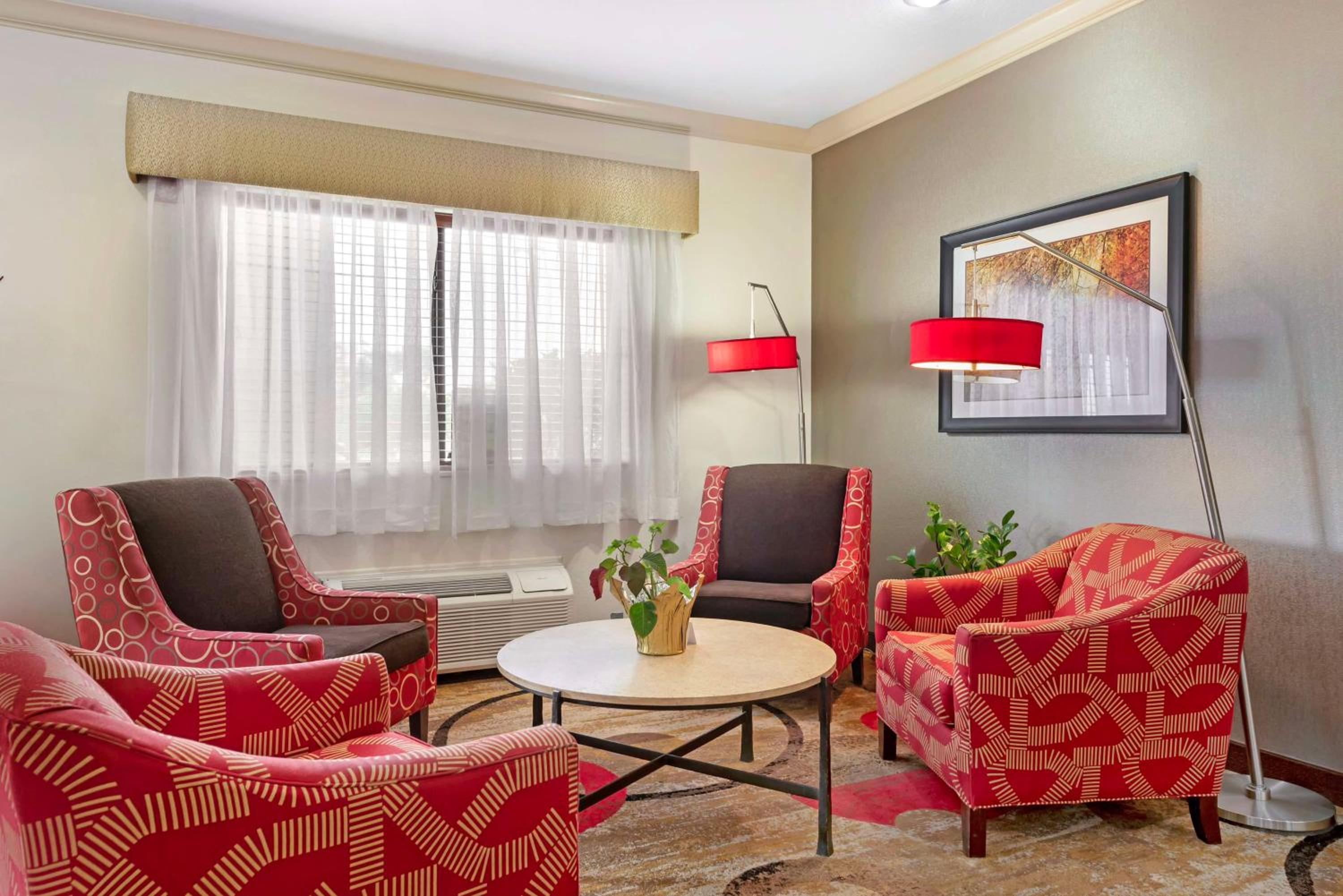 Best Western Plus Eagleridge Inn & Suites