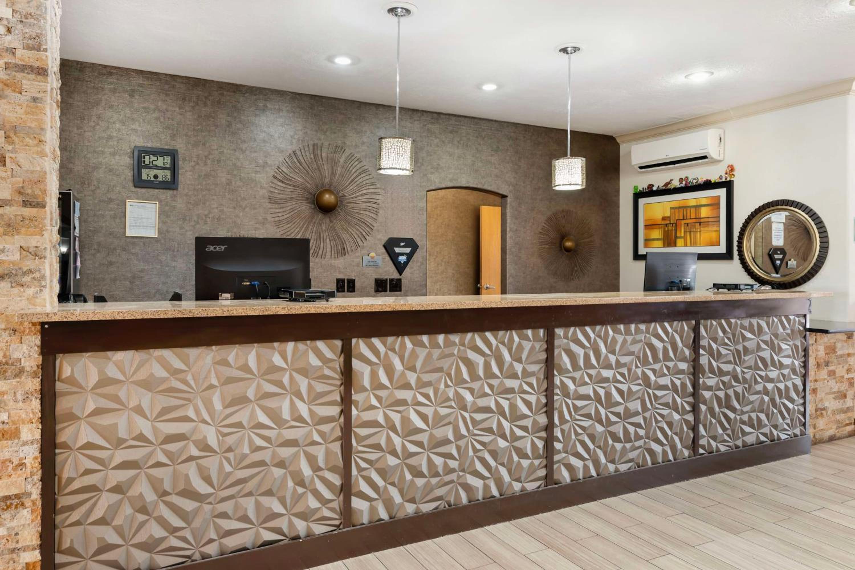 Best Western Plus Eagleridge Inn & Suites