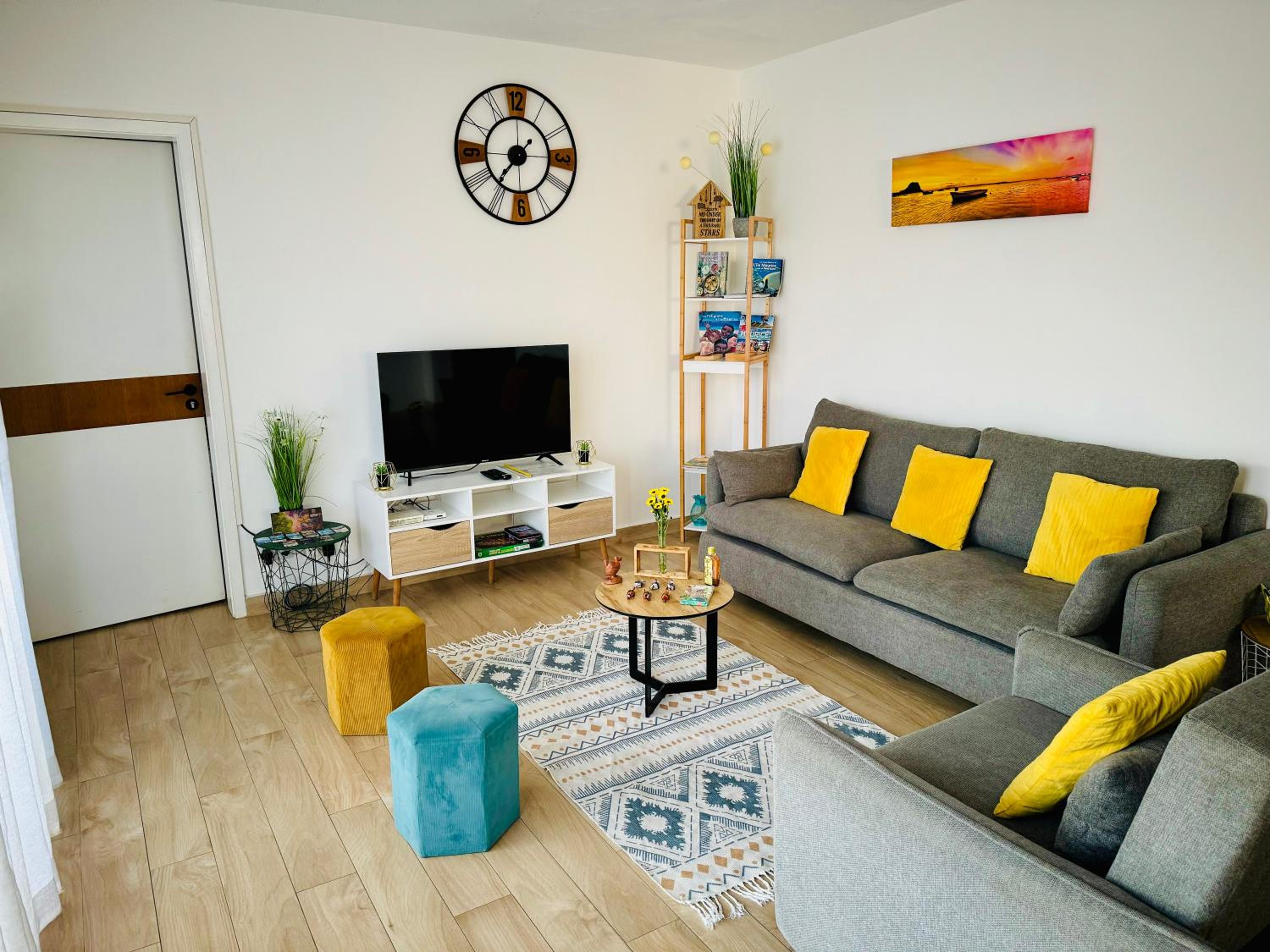 Sunny Side Up - Private 3BR villa with pool view 3