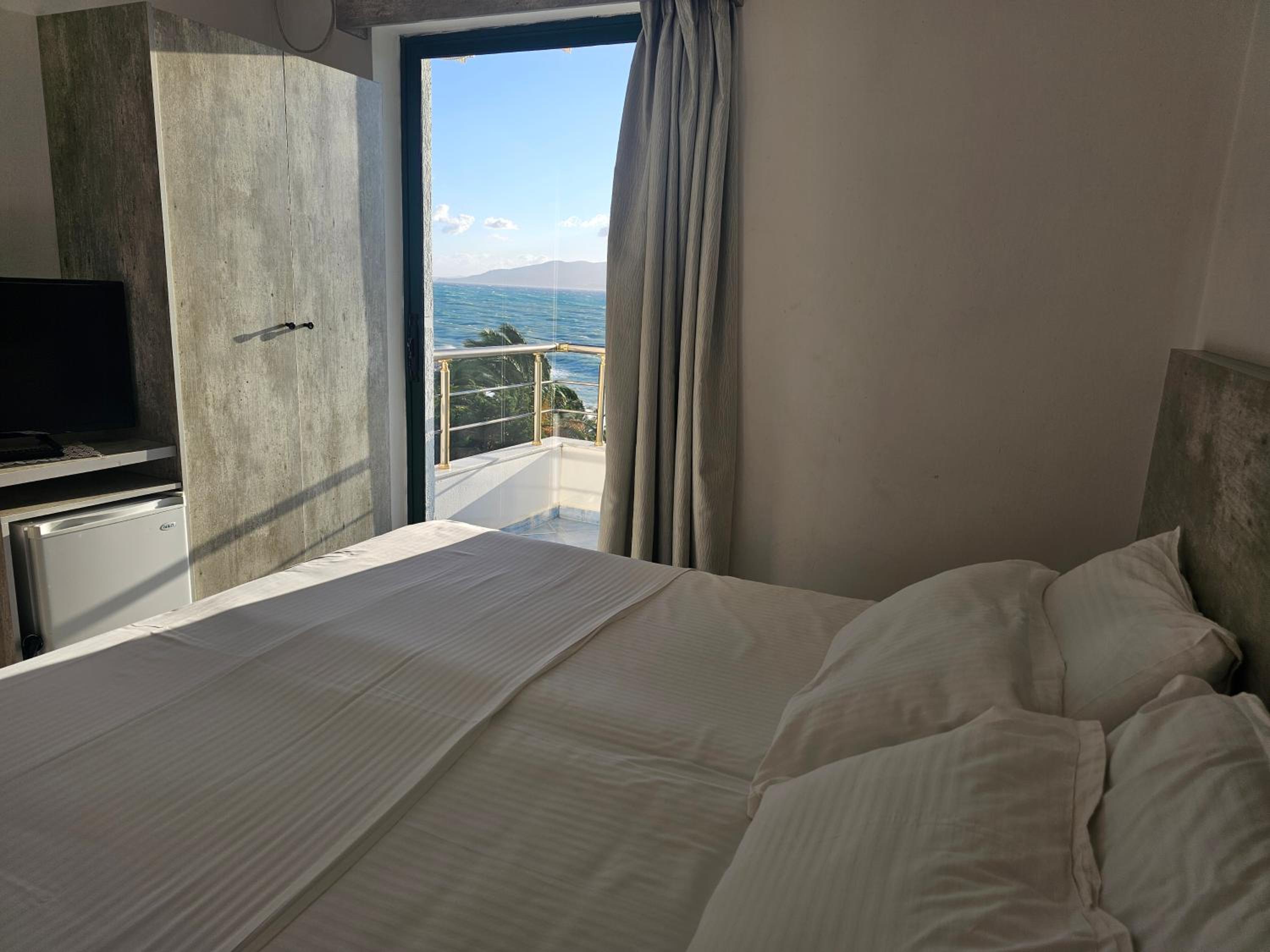 1Bed Beachfront with SeaView Balcony - 5minToBeach