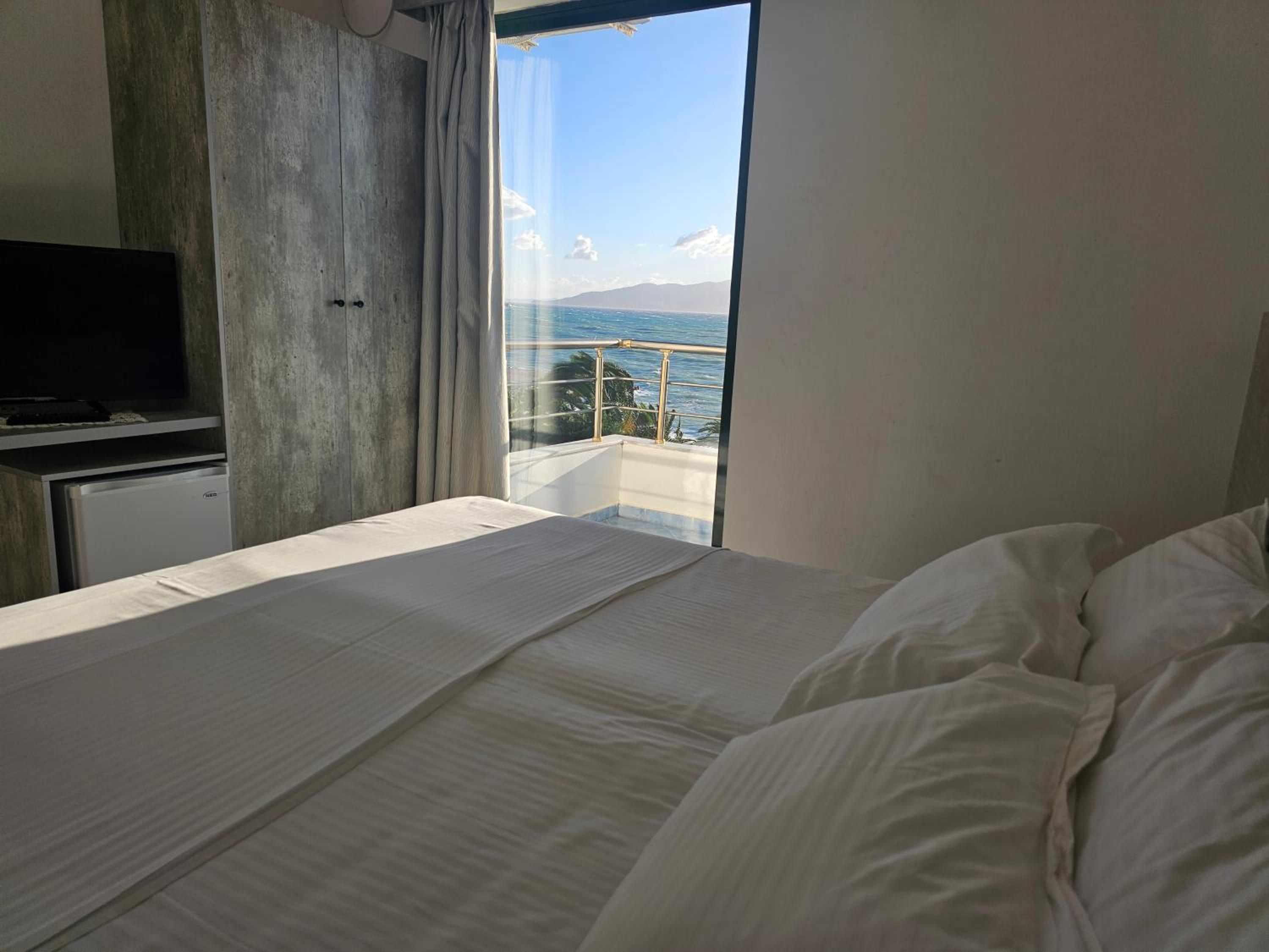 1Bed Beachfront with SeaView Balcony - 5minToBeach
