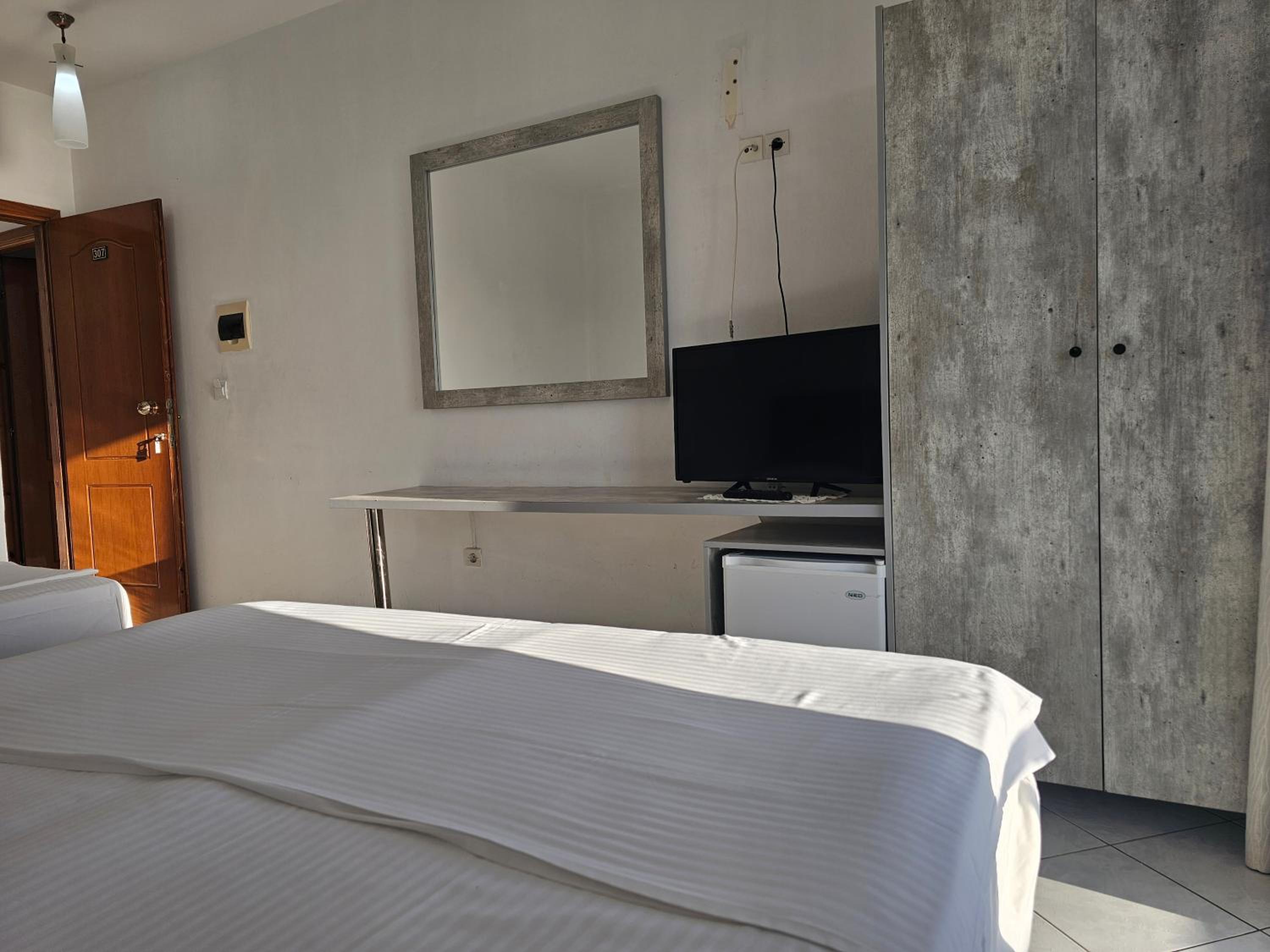 1Bed Beachfront with SeaView Balcony - 5minToBeach