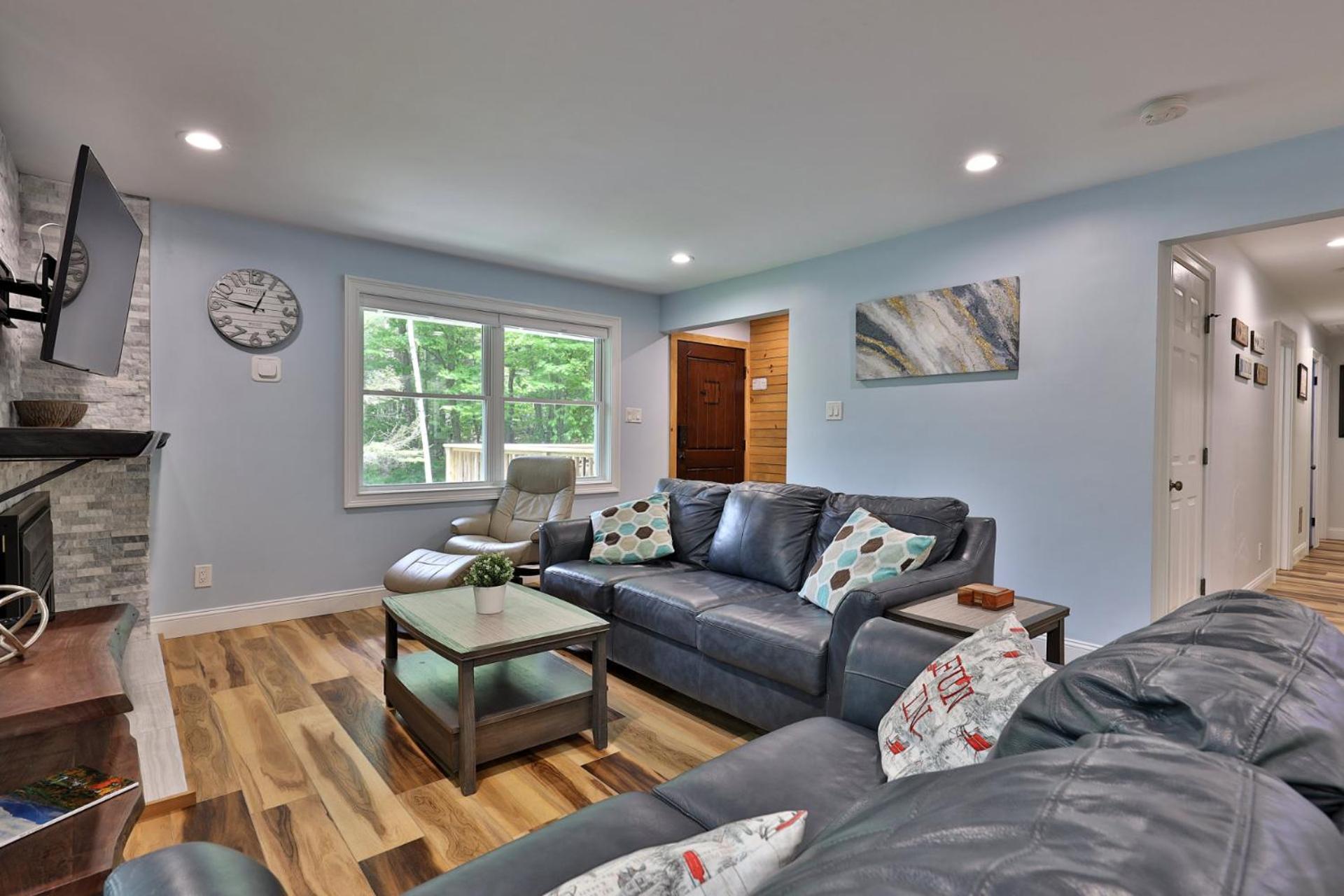Fun In Fun Out Ski Home - 6 BR 4BA, Two Hot Tubs, Two Saunas, Two Levels, BBQ