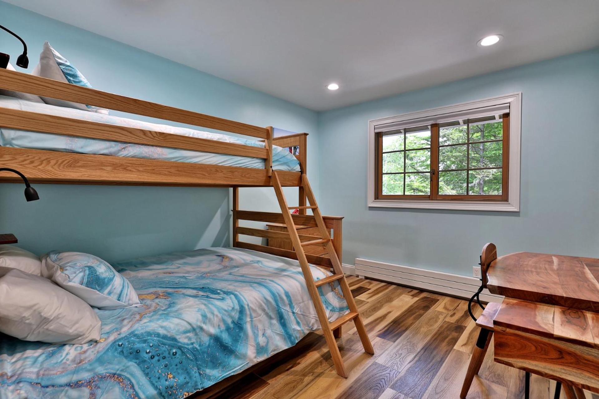 Fun In Fun Out Ski Home - 6 BR 4BA, Two Hot Tubs, Two Saunas, Two Levels, BBQ