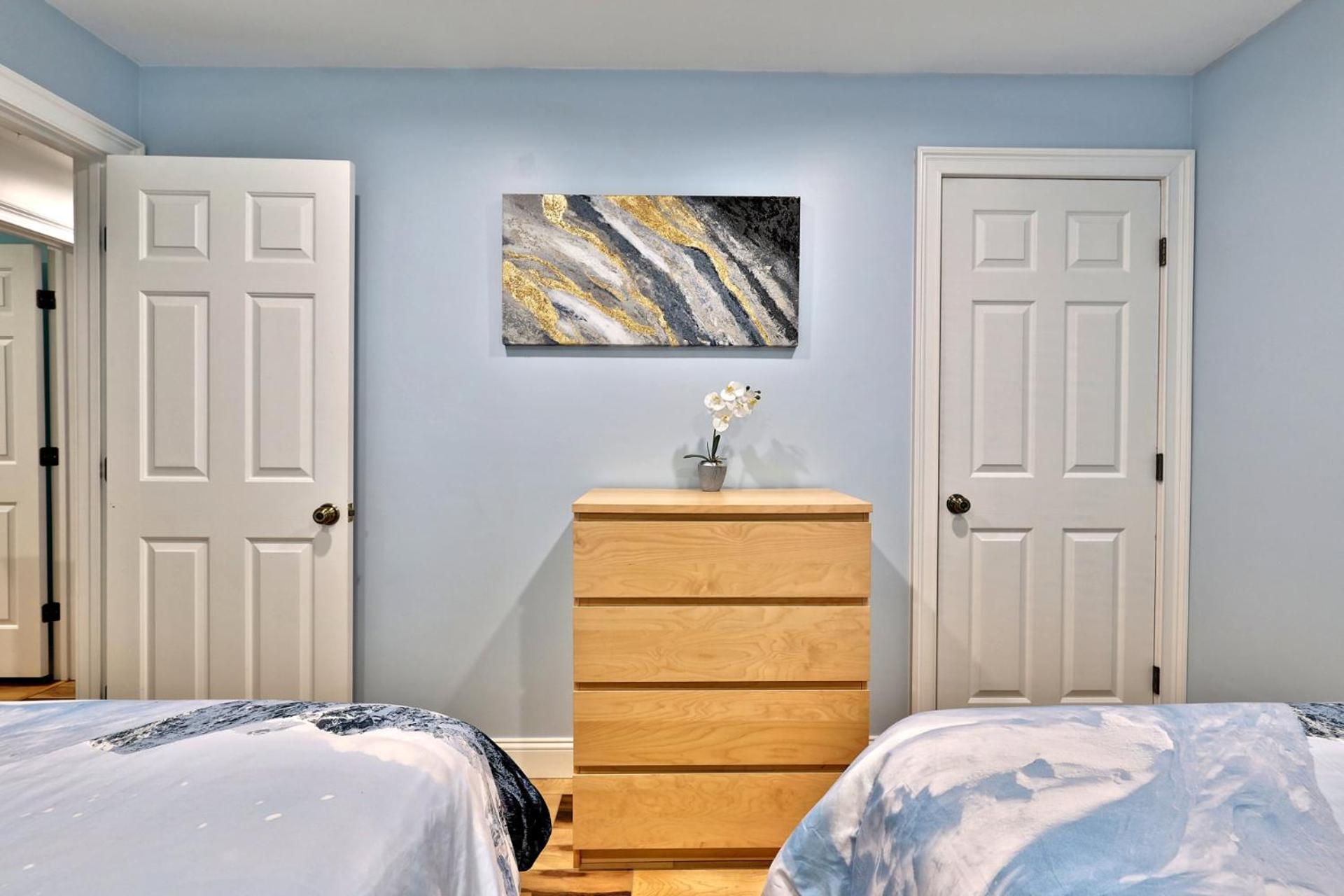 Fun In Fun Out Ski Home - 6 BR 4BA, Two Hot Tubs, Two Saunas, Two Levels, BBQ