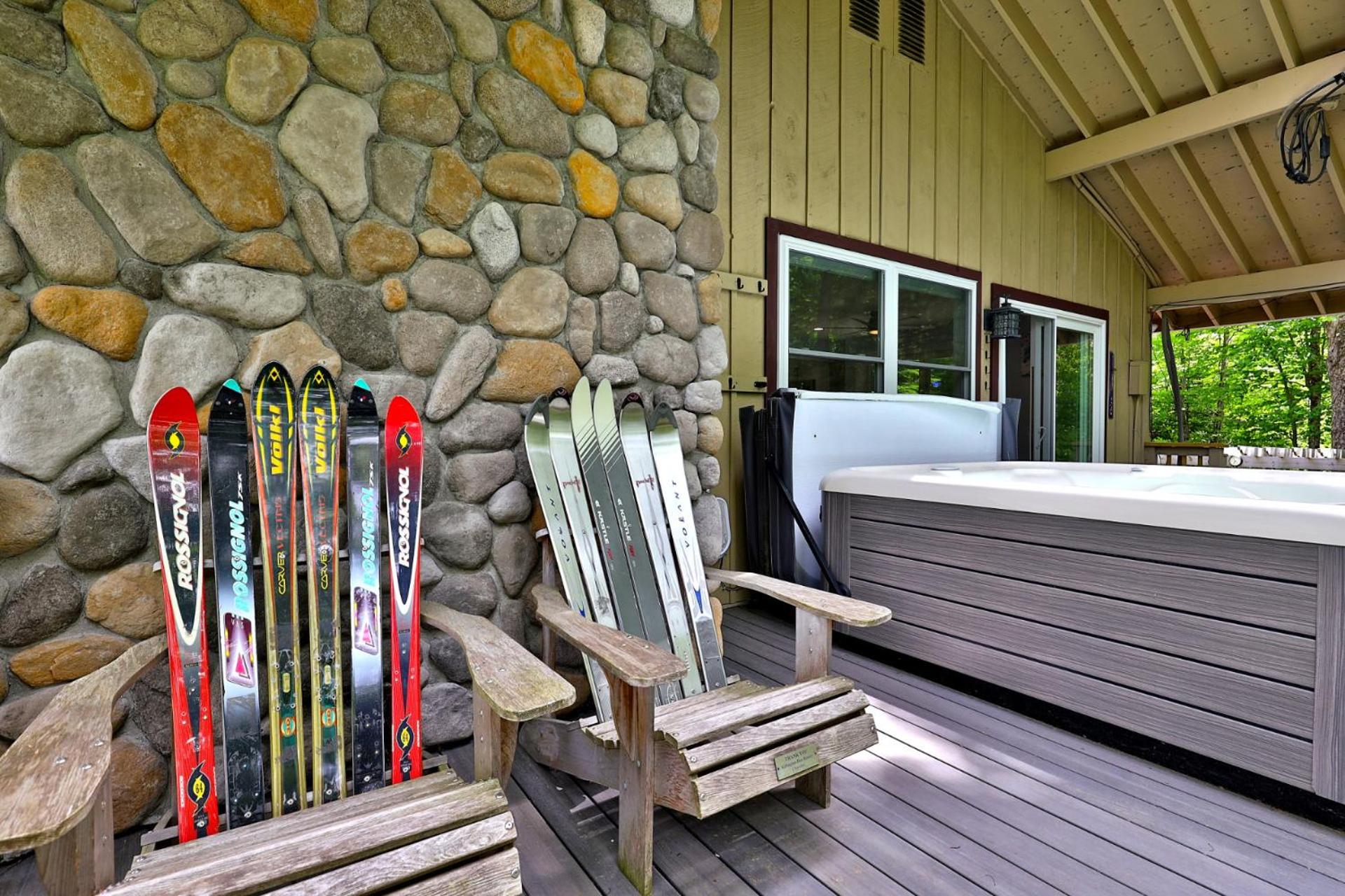 Fun In Fun Out Ski Home - 6 BR 4BA, Two Hot Tubs, Two Saunas, Two Levels, BBQ