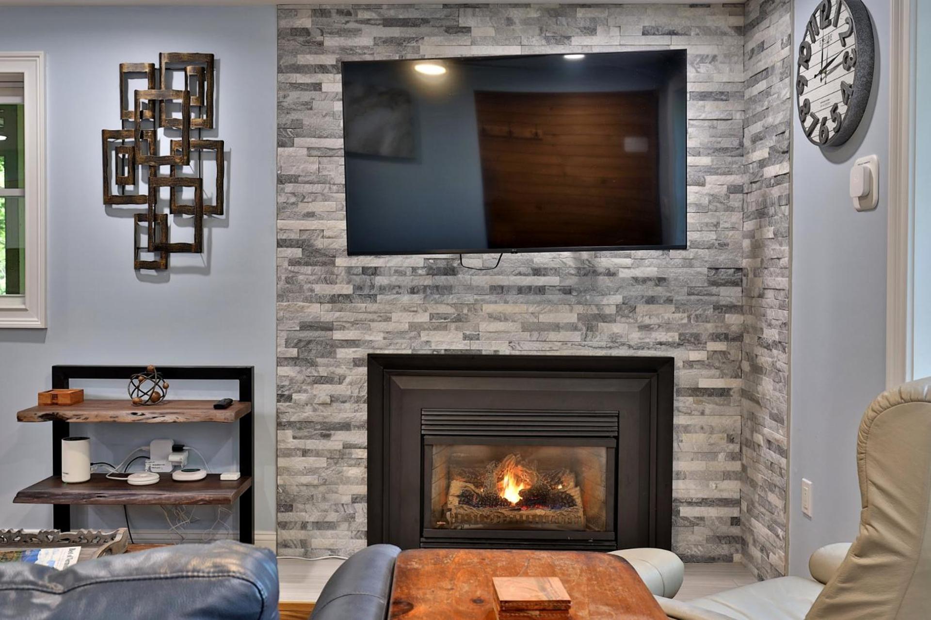 Fun In Fun Out Ski Home - 6 BR 4BA, Two Hot Tubs, Two Saunas, Two Levels, BBQ