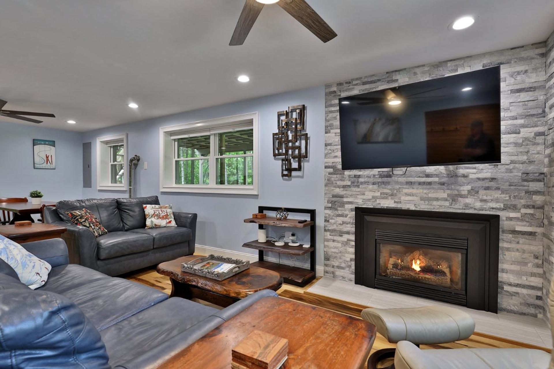 Fun In Fun Out Ski Home - 6 BR 4BA, Two Hot Tubs, Two Saunas, Two Levels, BBQ