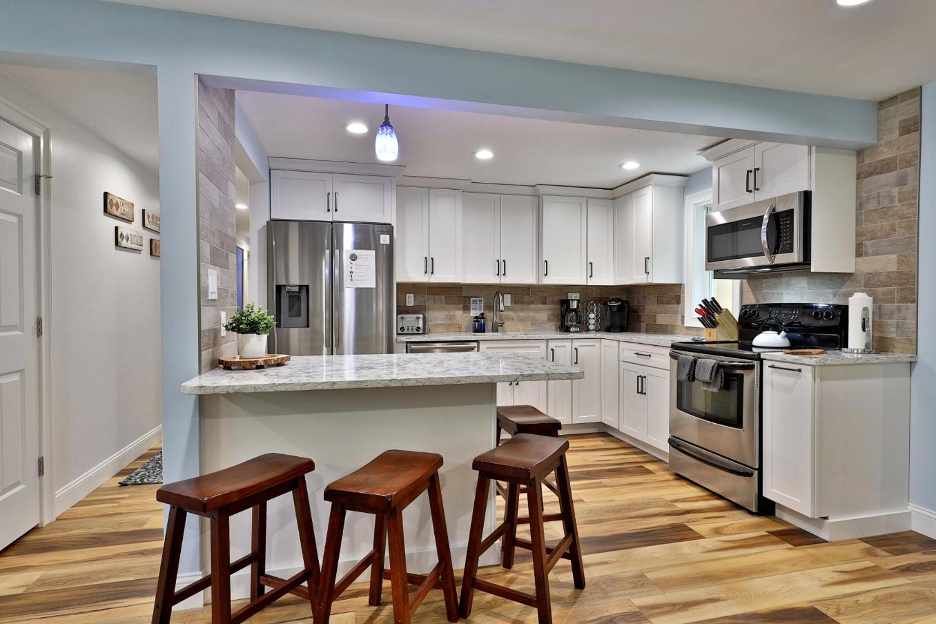 Fun In Fun Out Ski Home - 6 BR 4BA, Two Hot Tubs, Two Saunas, Two Levels, BBQ