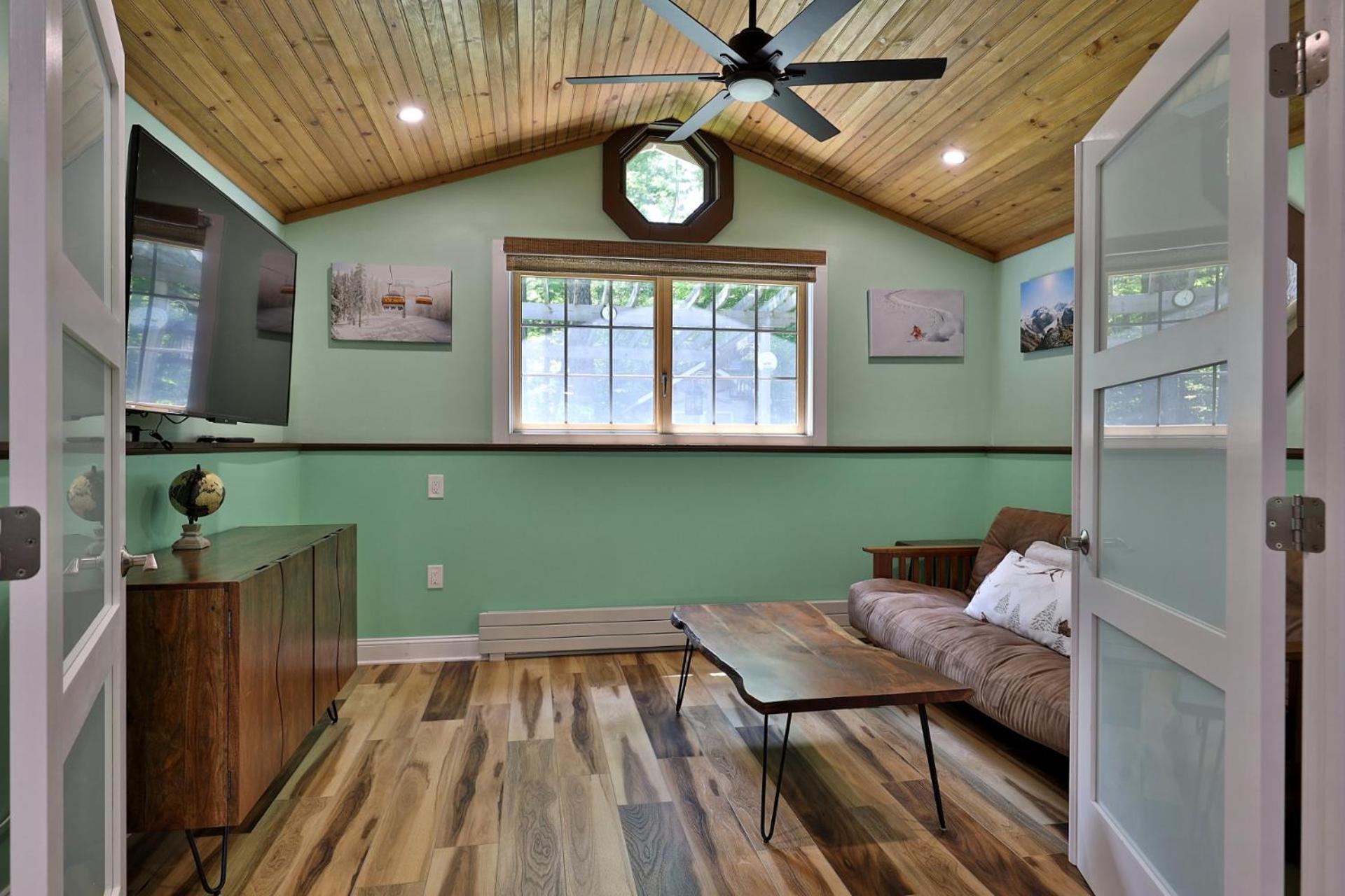 Fun In Fun Out Ski Home - 6 BR 4BA, Two Hot Tubs, Two Saunas, Two Levels, BBQ