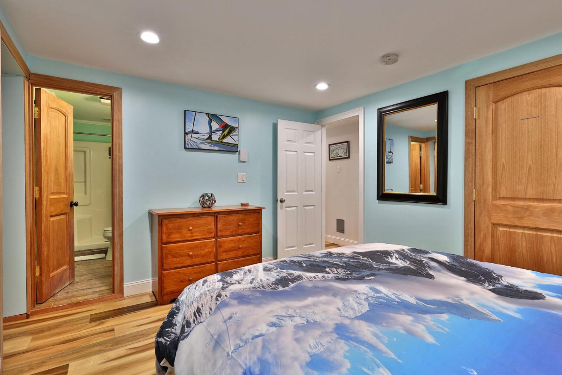 Fun In Fun Out Ski Home - 6 BR 4BA, Two Hot Tubs, Two Saunas, Two Levels, BBQ