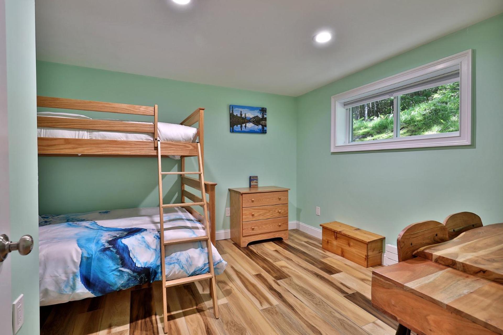 Fun In Fun Out Ski Home - 6 BR 4BA, Two Hot Tubs, Two Saunas, Two Levels, BBQ