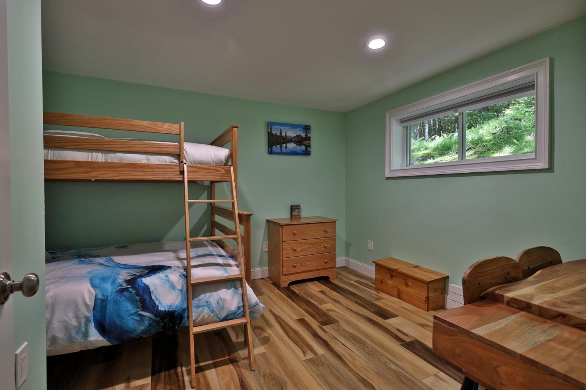 Fun In Fun Out Ski Home - 6 BR 4BA, Two Hot Tubs, Two Saunas, Two Levels, BBQ
