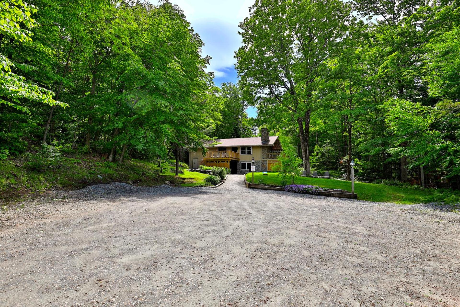 Fun In Fun Out Ski Home - 6 BR 4BA, Two Hot Tubs, Two Saunas, Two Levels, BBQ
