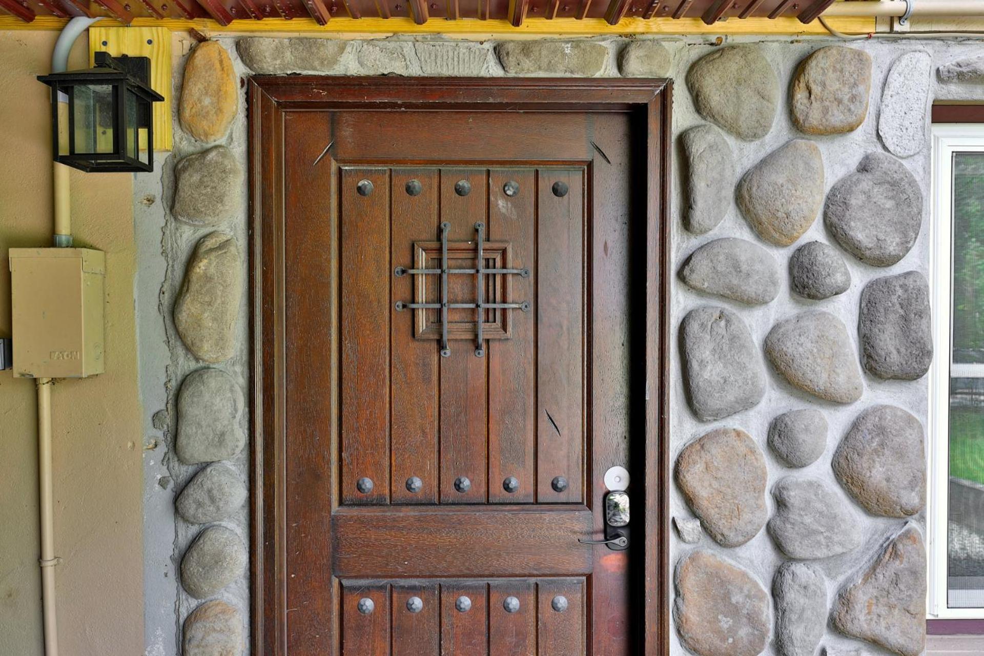Fun In Fun Out Ski Home - 6 BR 4BA, Two Hot Tubs, Two Saunas, Two Levels, BBQ