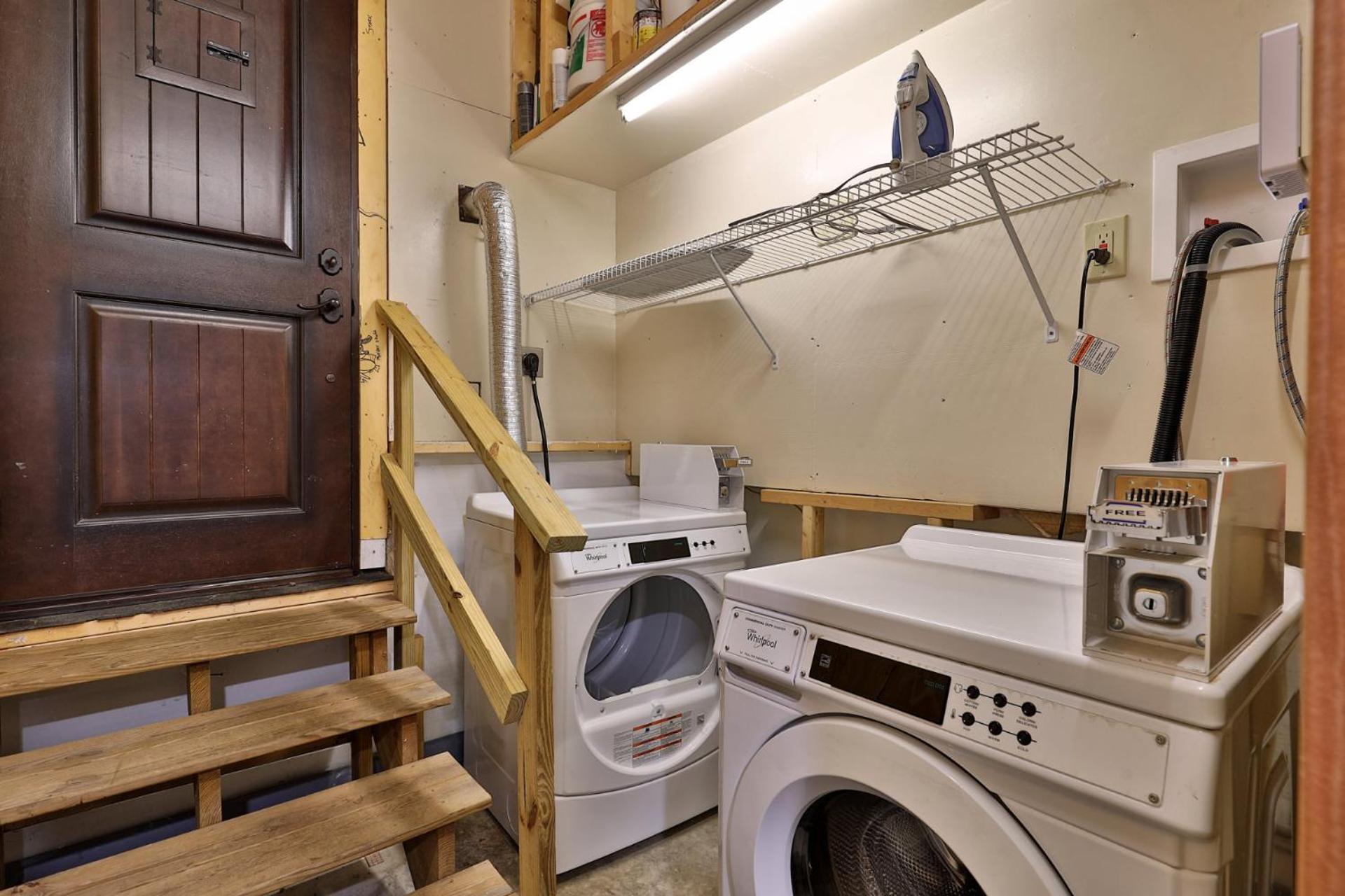 Fun In Fun Out Ski Home - 6 BR 4BA, Two Hot Tubs, Two Saunas, Two Levels, BBQ