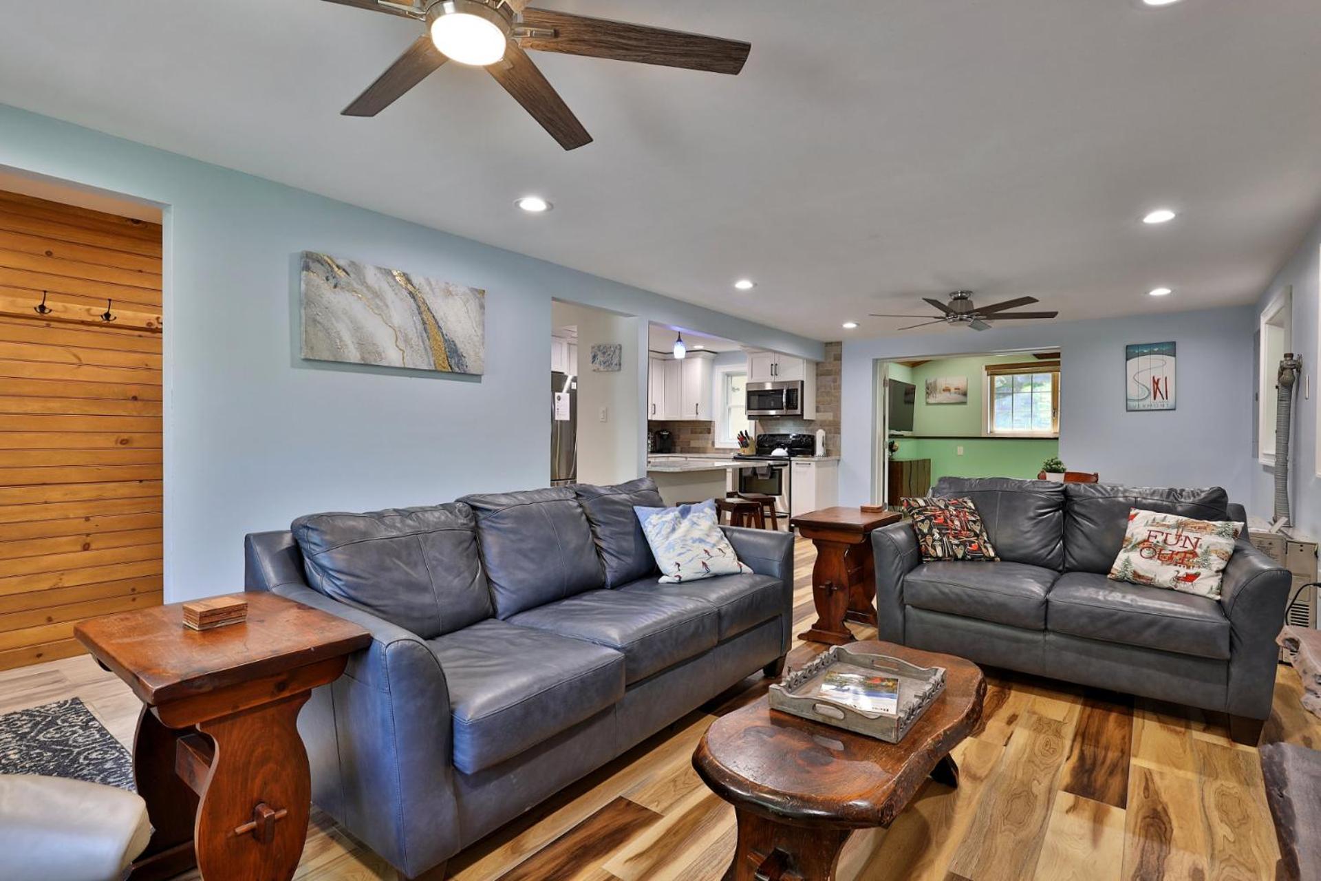 Fun In Fun Out Ski Home - 6 BR 4BA, Two Hot Tubs, Two Saunas, Two Levels, BBQ