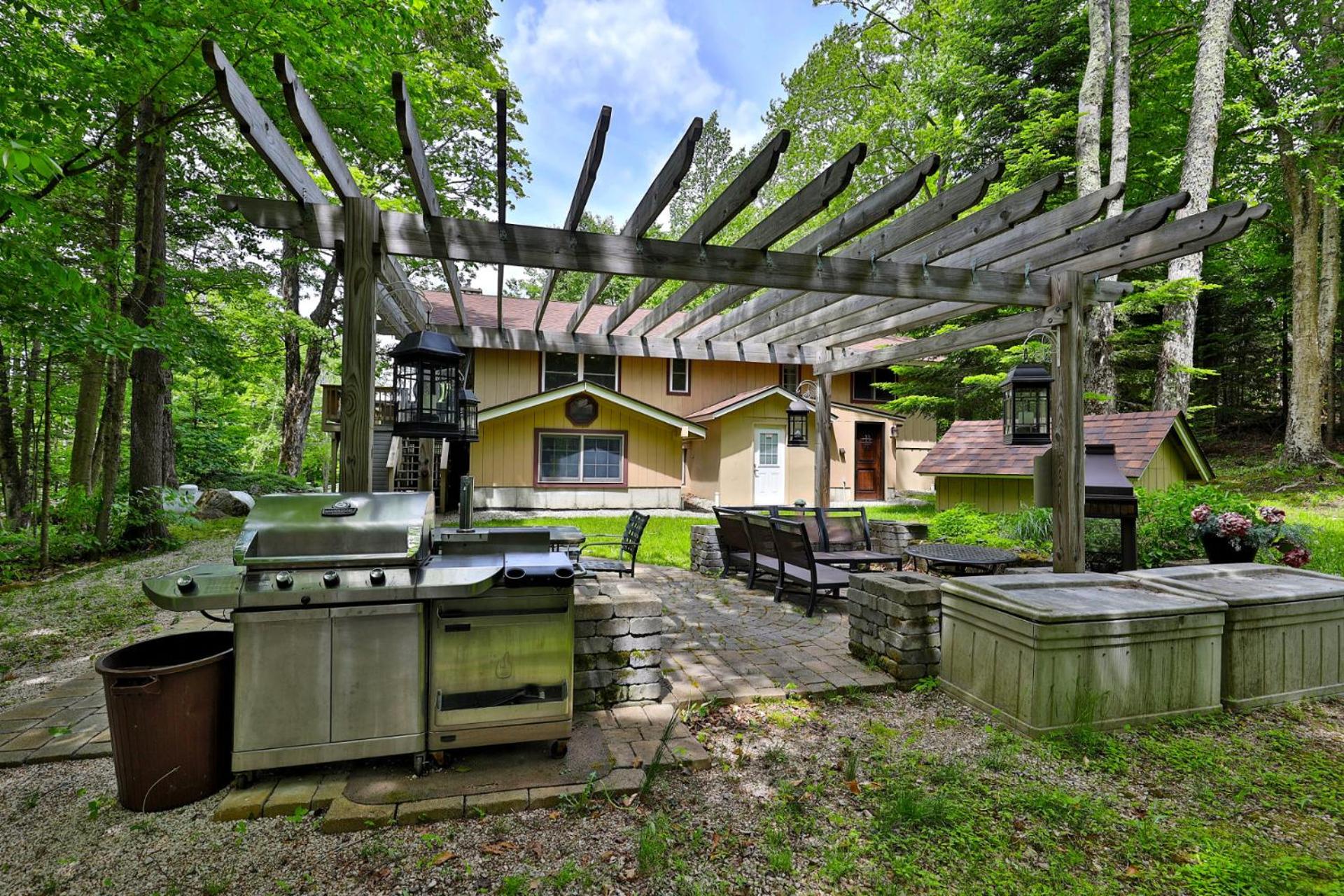 Fun In Fun Out Ski Home - 6 BR 4BA, Two Hot Tubs, Two Saunas, Two Levels, BBQ