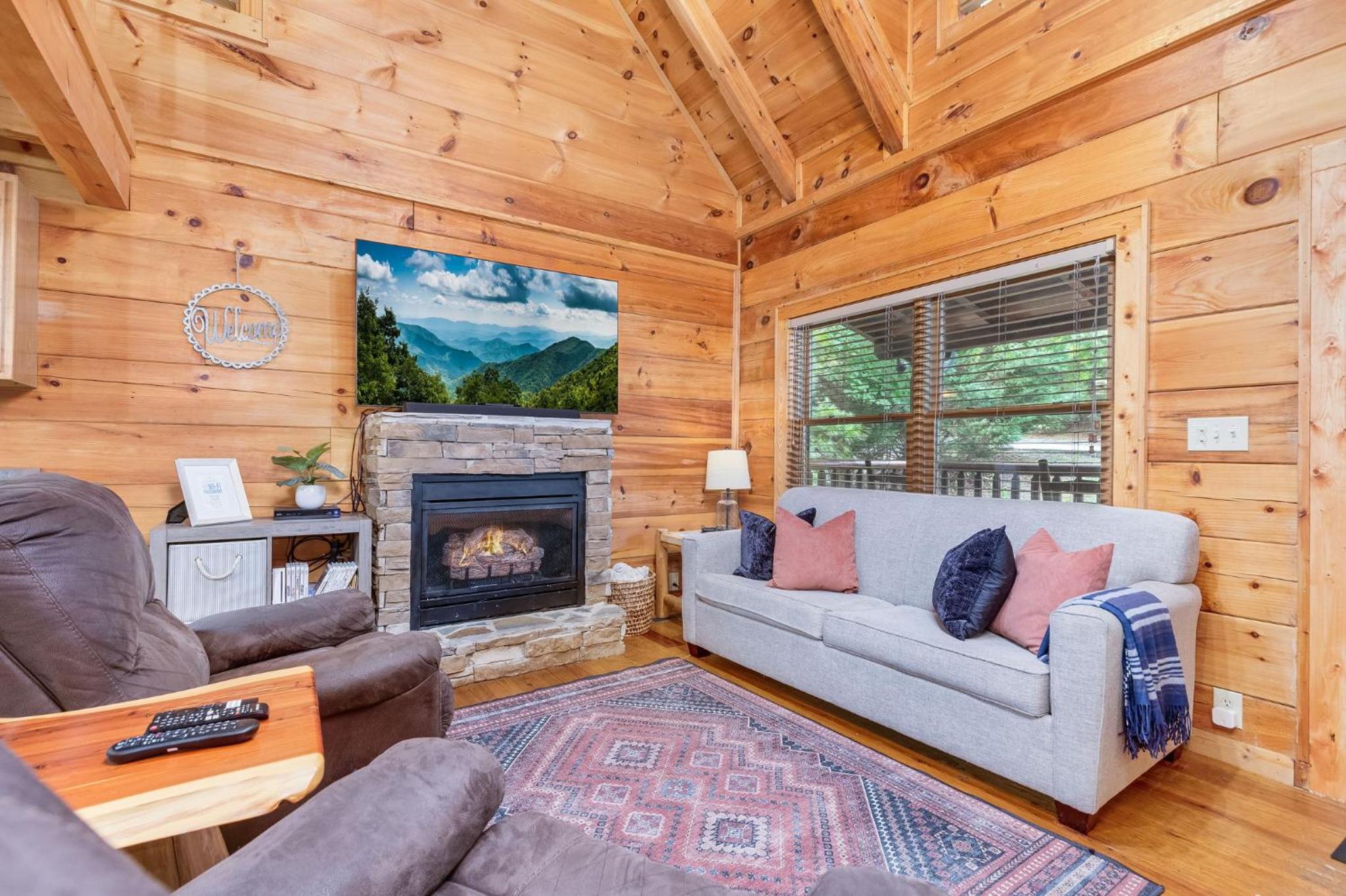 Elegant & Cozy Cabin Near Pigeon Forge view 4