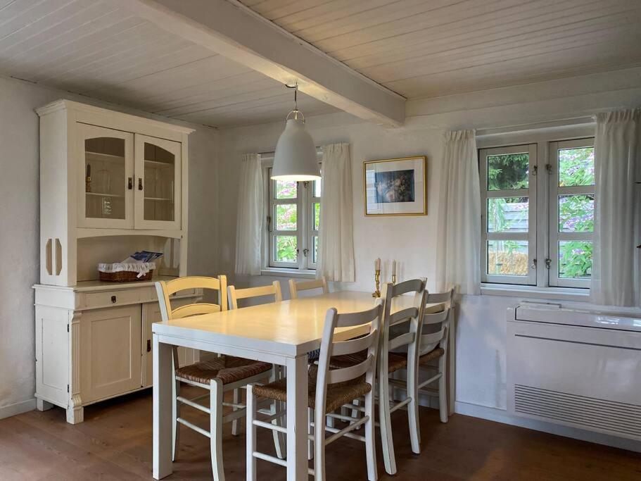 Hyggeligt sommerhus med privat have