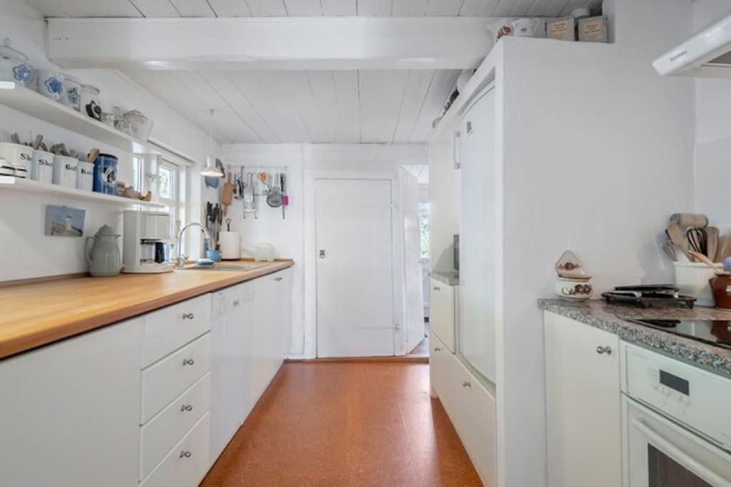 Hyggeligt sommerhus med privat have